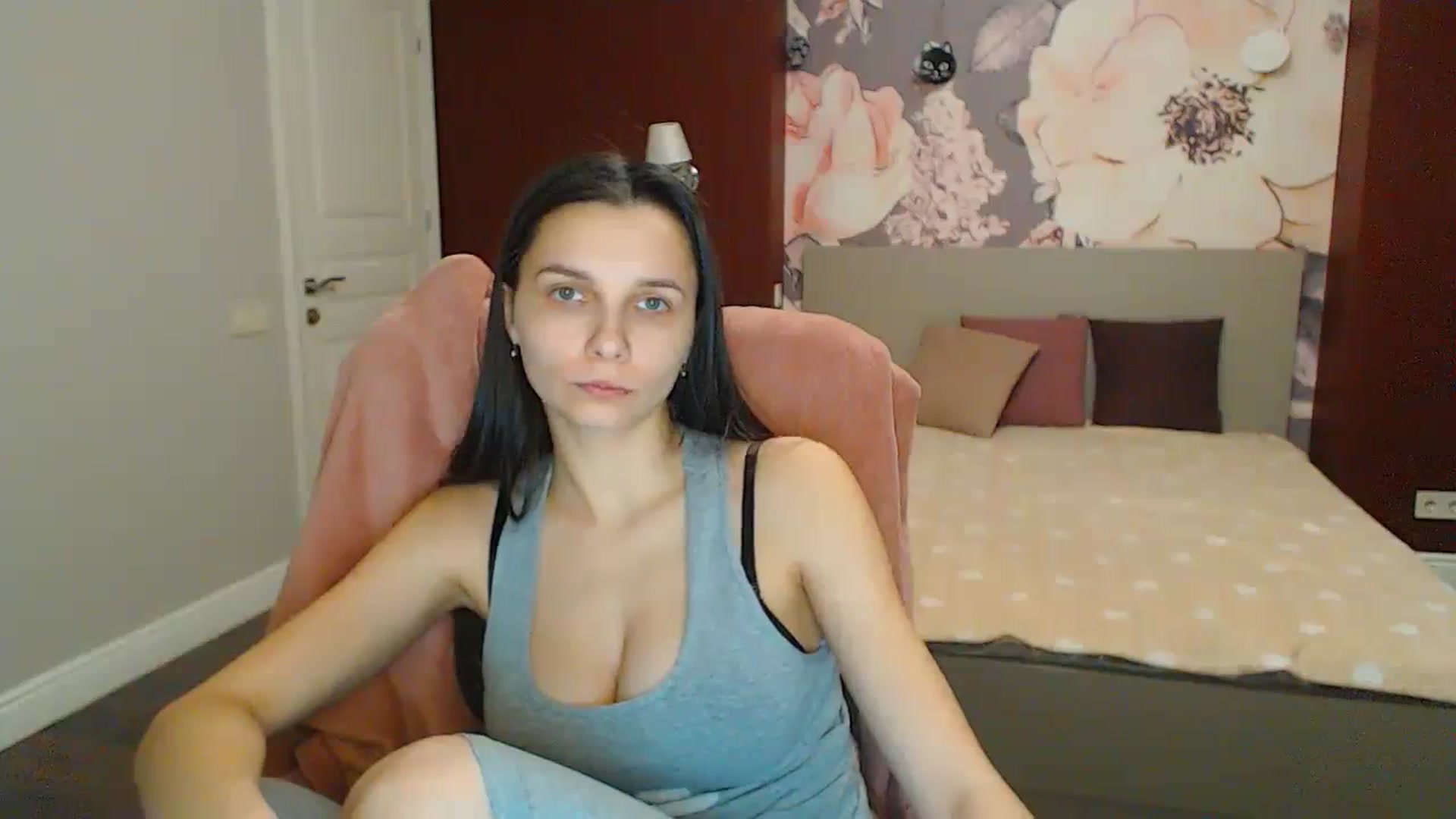 Gallery image thumbnail from Karina_Mils's myfreecams stream on, 02/03/2024, 17:32 image 4 of 20