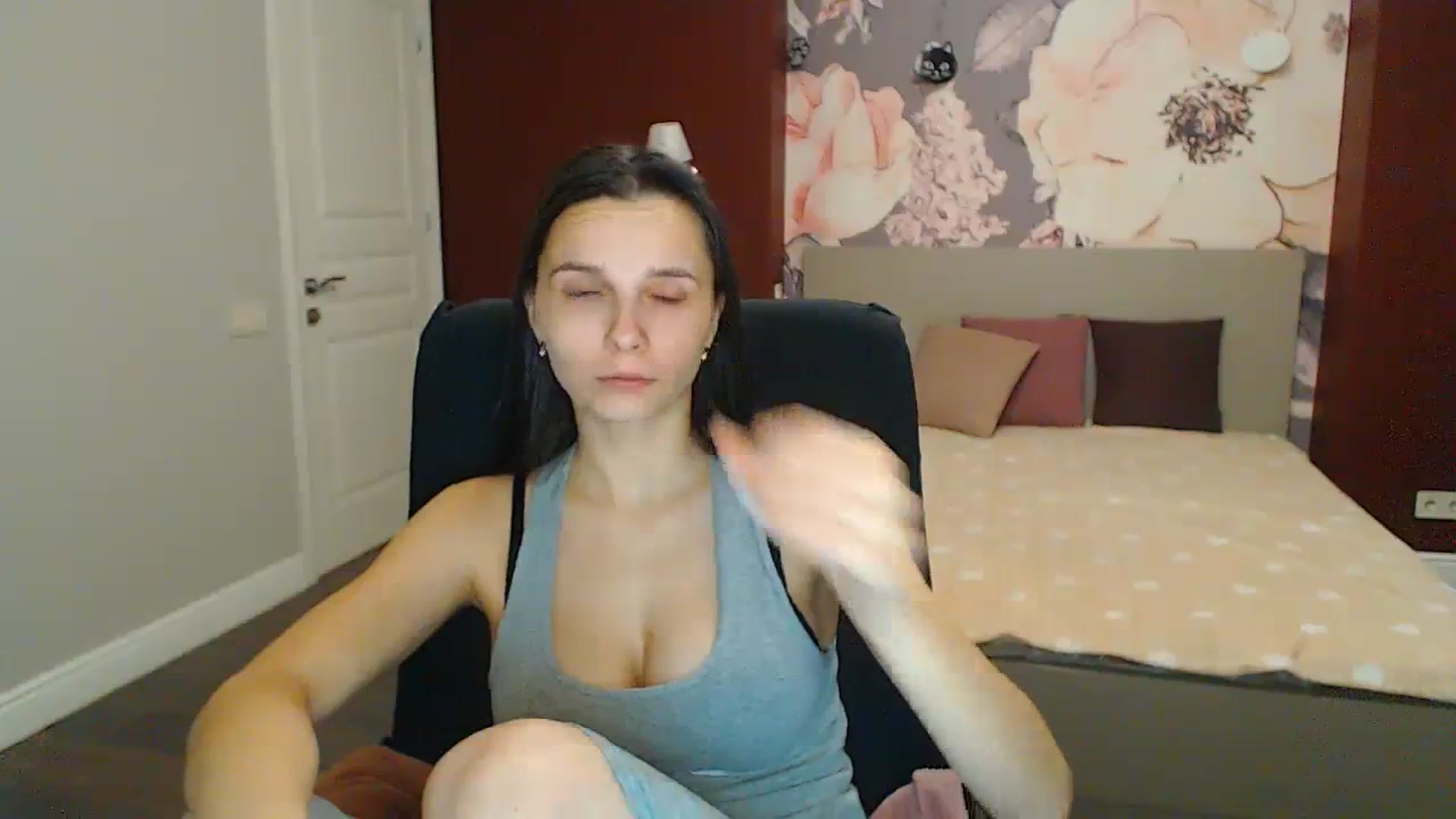 Gallery image thumbnail from Karina_Mils's myfreecams stream on, 02/03/2024, 19:09 image 2 of 20
