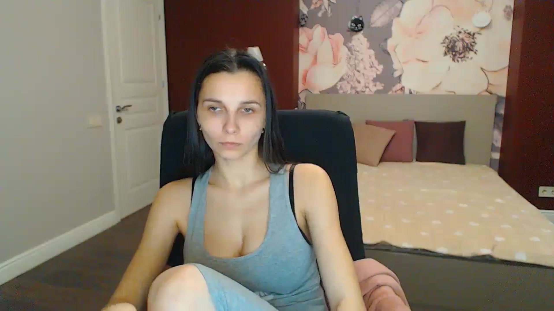 Gallery image thumbnail from Karina_Mils's myfreecams stream on, 02/03/2024, 19:09 image 15 of 20