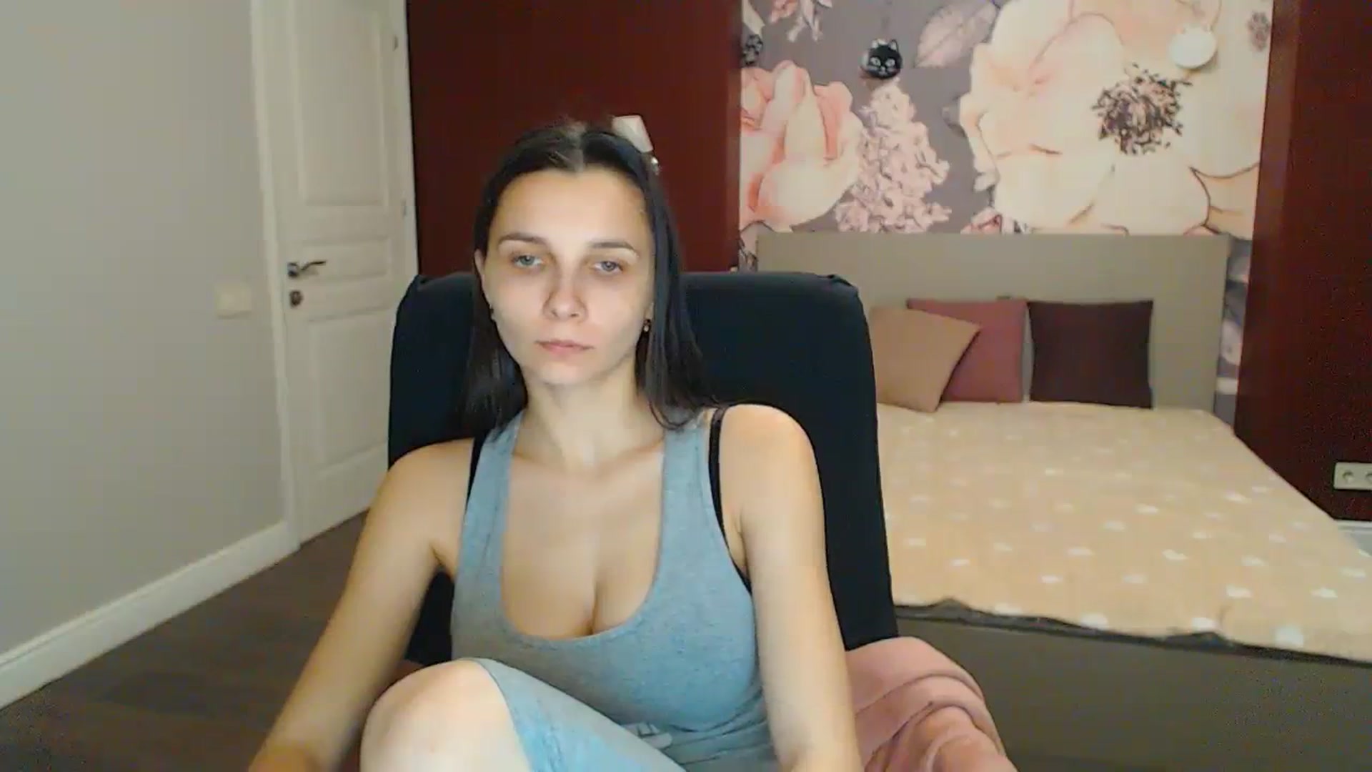 Gallery image thumbnail from Karina_Mils's myfreecams stream on, 02/03/2024, 19:09 image 18 of 20