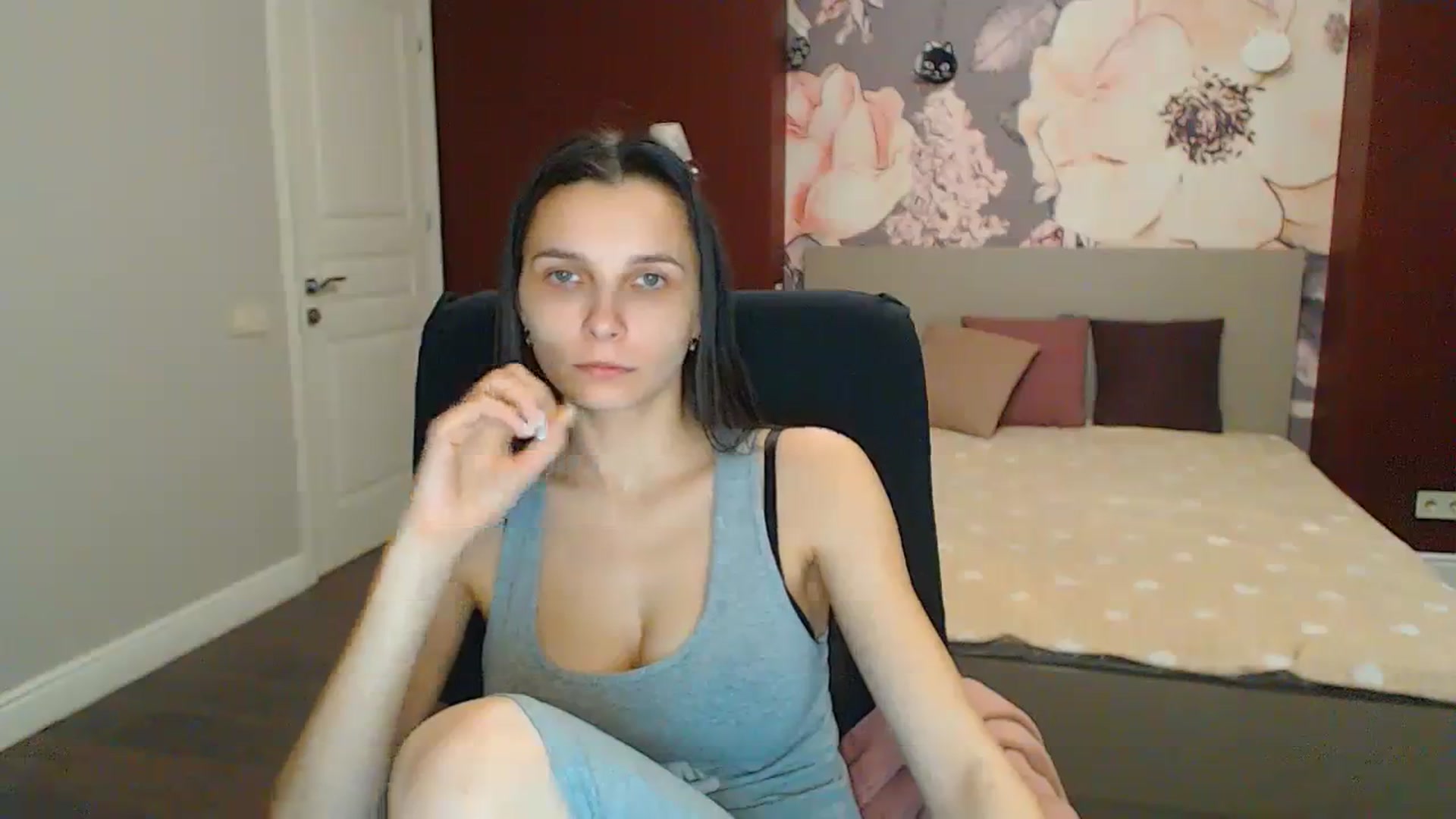 Gallery image thumbnail from Karina_Mils's myfreecams stream on, 02/03/2024, 19:09 image 13 of 20
