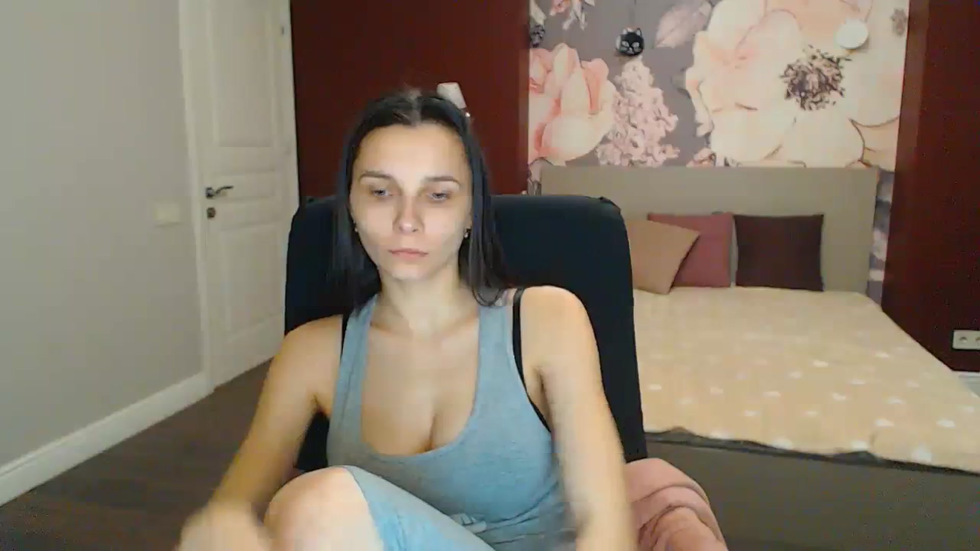 Gallery image thumbnail from Karina_Mils's myfreecams stream on, 02/03/2024, 19:09 image 16 of 20