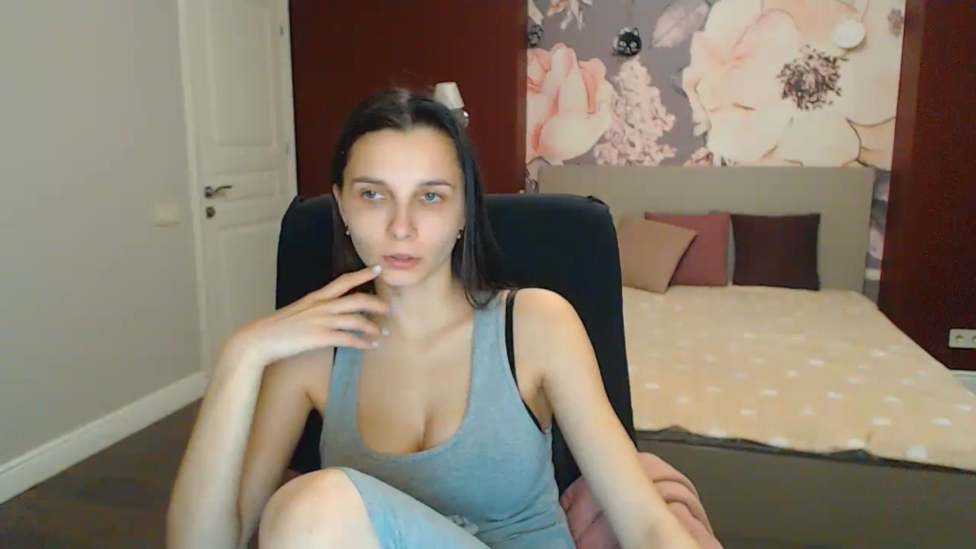 Gallery image thumbnail from Karina_Mils's myfreecams stream on, 02/03/2024, 19:09 image 17 of 20