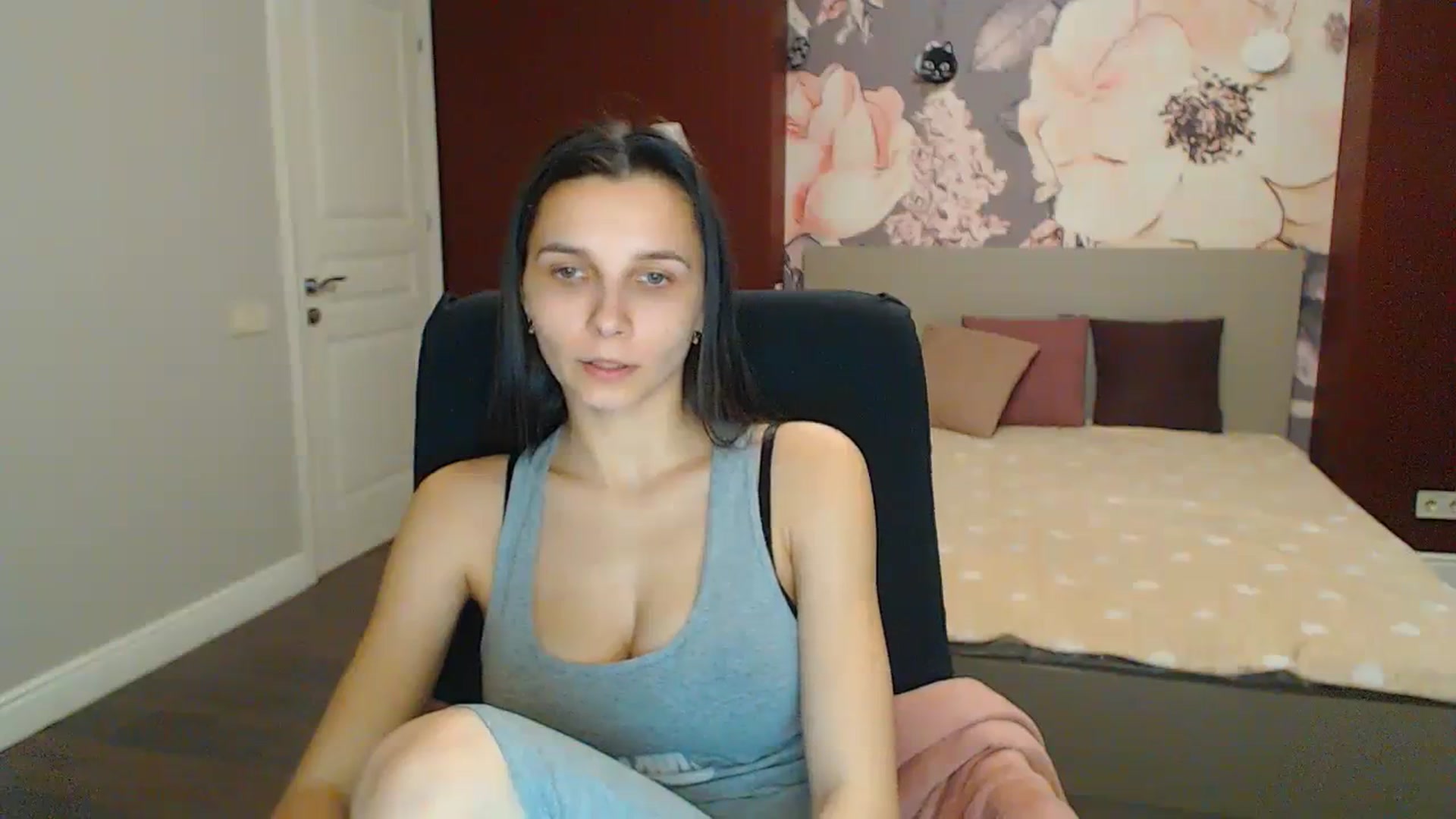Gallery image thumbnail from Karina_Mils's myfreecams stream on, 02/03/2024, 19:09 image 12 of 20