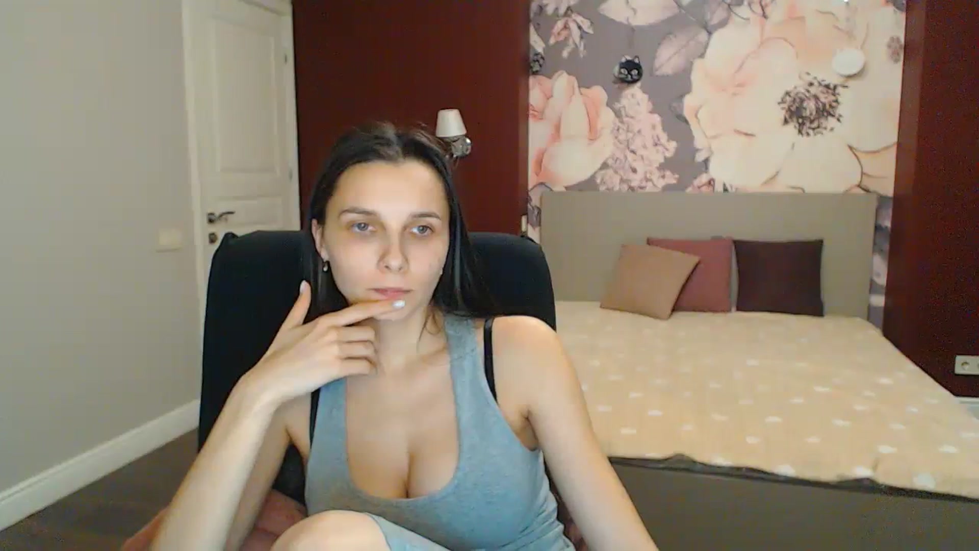 Gallery image thumbnail from Karina_Mils's myfreecams stream on, 02/03/2024, 21:40 image 13 of 20
