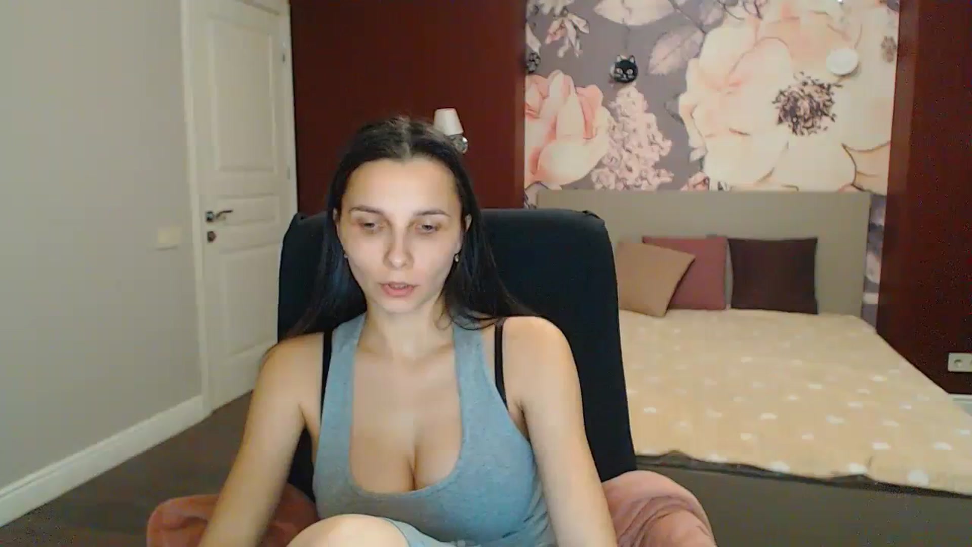 Gallery image thumbnail from Karina_Mils's myfreecams stream on, 02/03/2024, 21:40 image 17 of 20