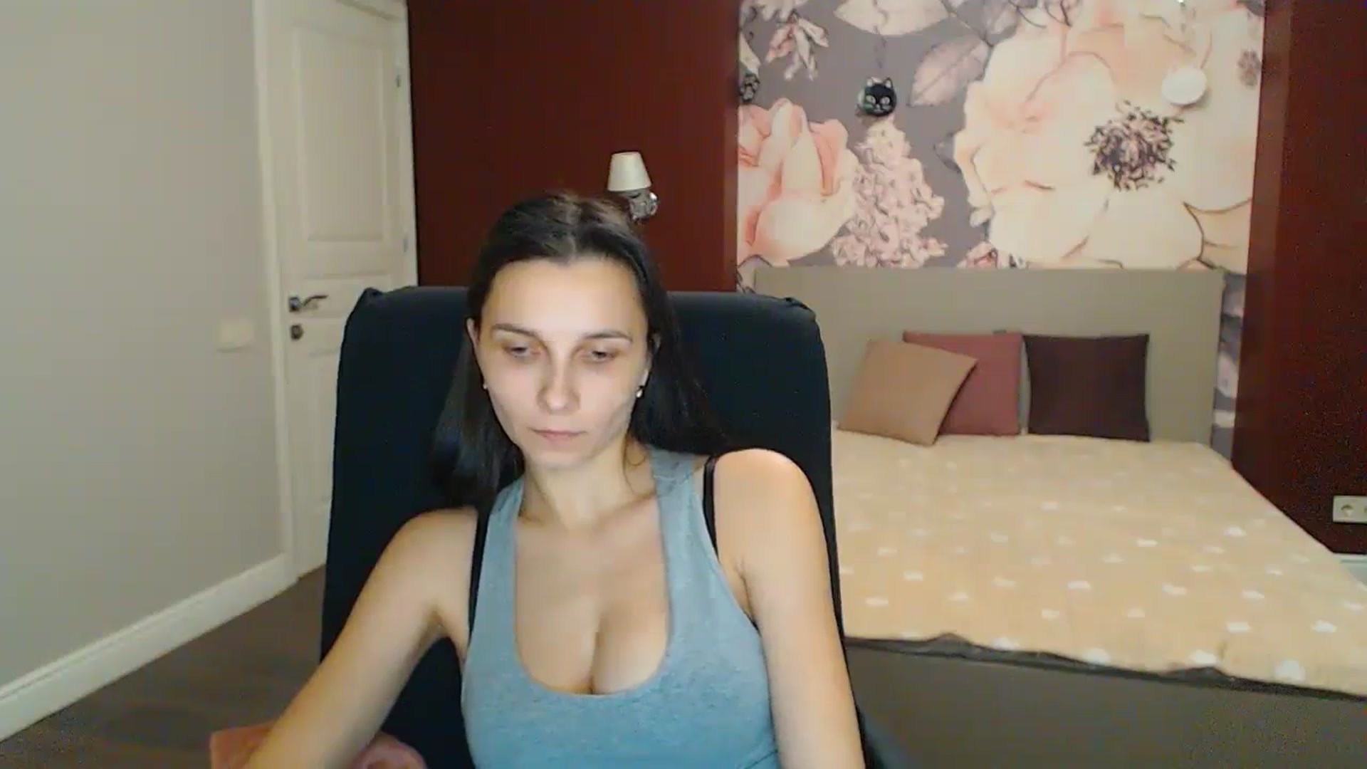 Gallery image thumbnail from Karina_Mils's myfreecams stream on, 02/03/2024, 21:40 image 9 of 20