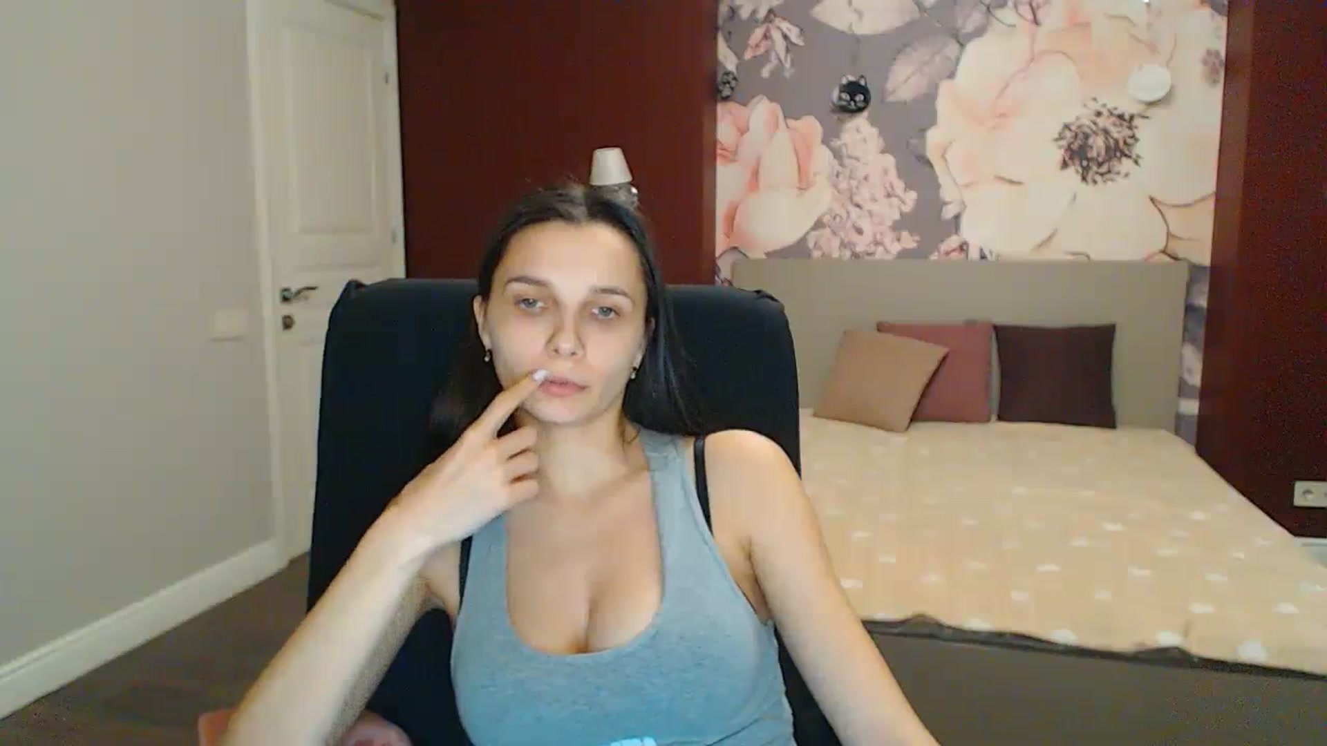 Gallery image thumbnail from Karina_Mils's myfreecams stream on, 02/03/2024, 21:40 image 8 of 20