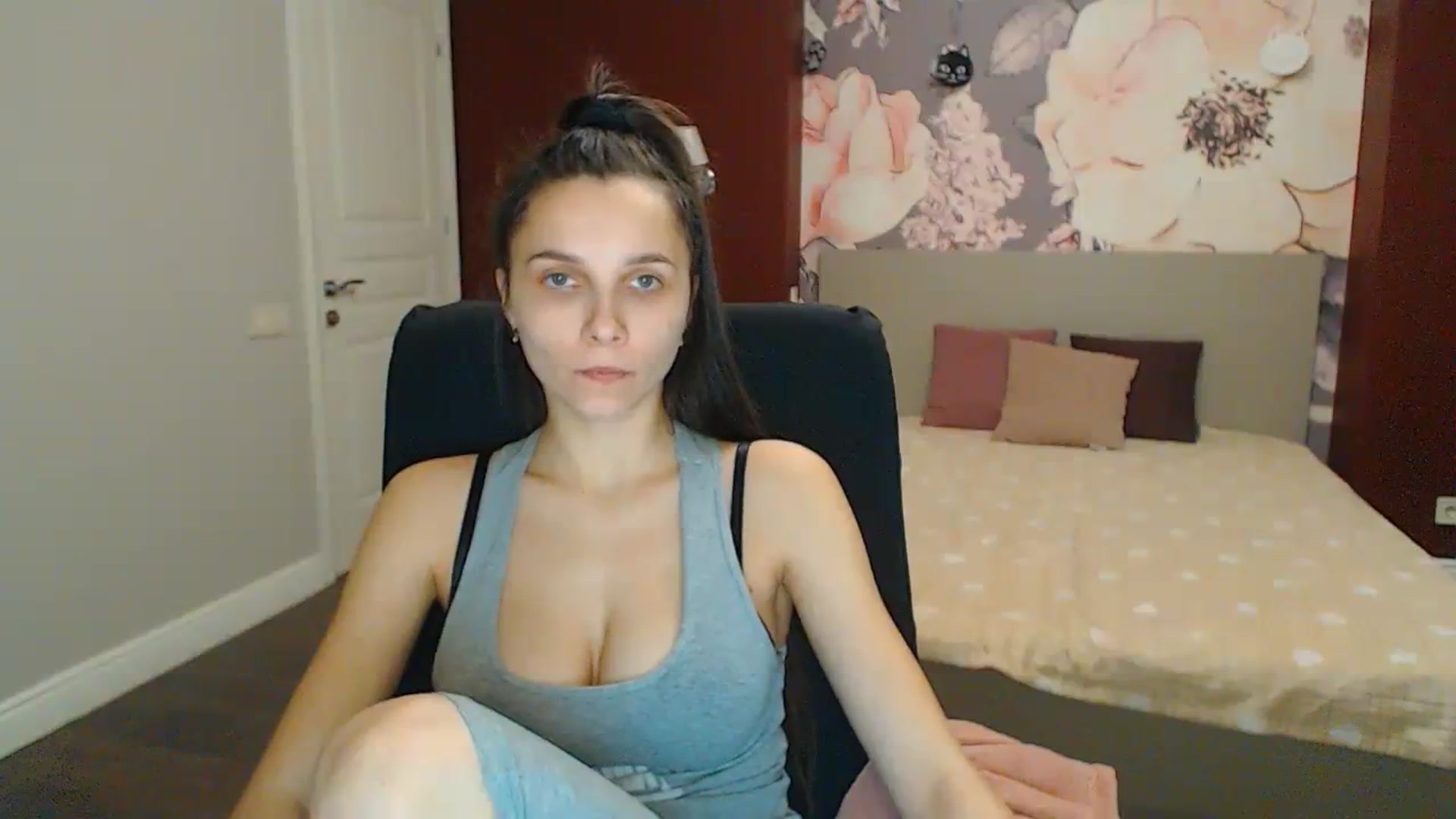 Gallery image thumbnail from Karina_Mils's myfreecams stream on, 02/04/2024, 17:32 image 6 of 20