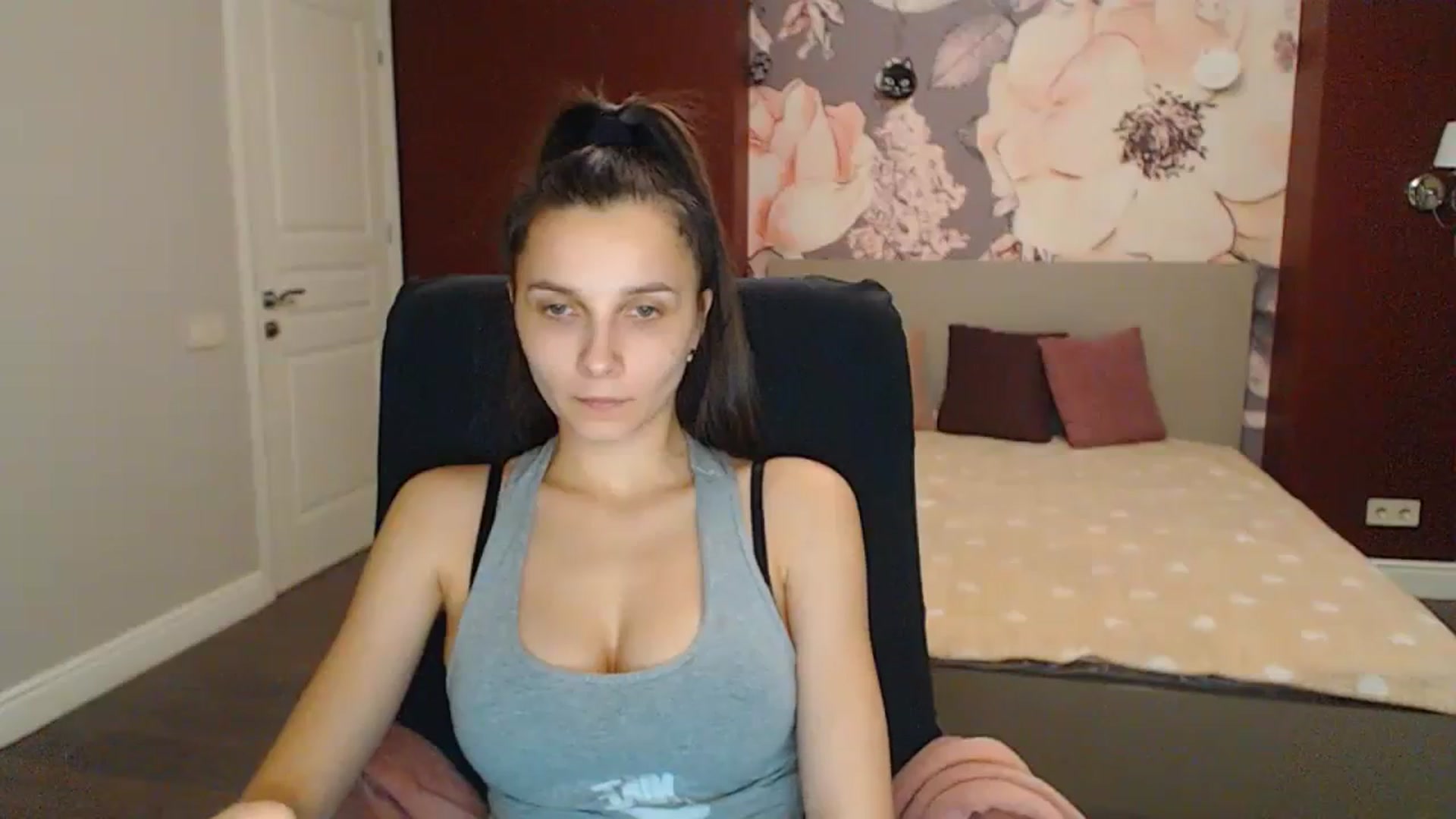 Gallery image thumbnail from Karina_Mils's myfreecams stream on, 02/09/2024, 17:34 image 13 of 20