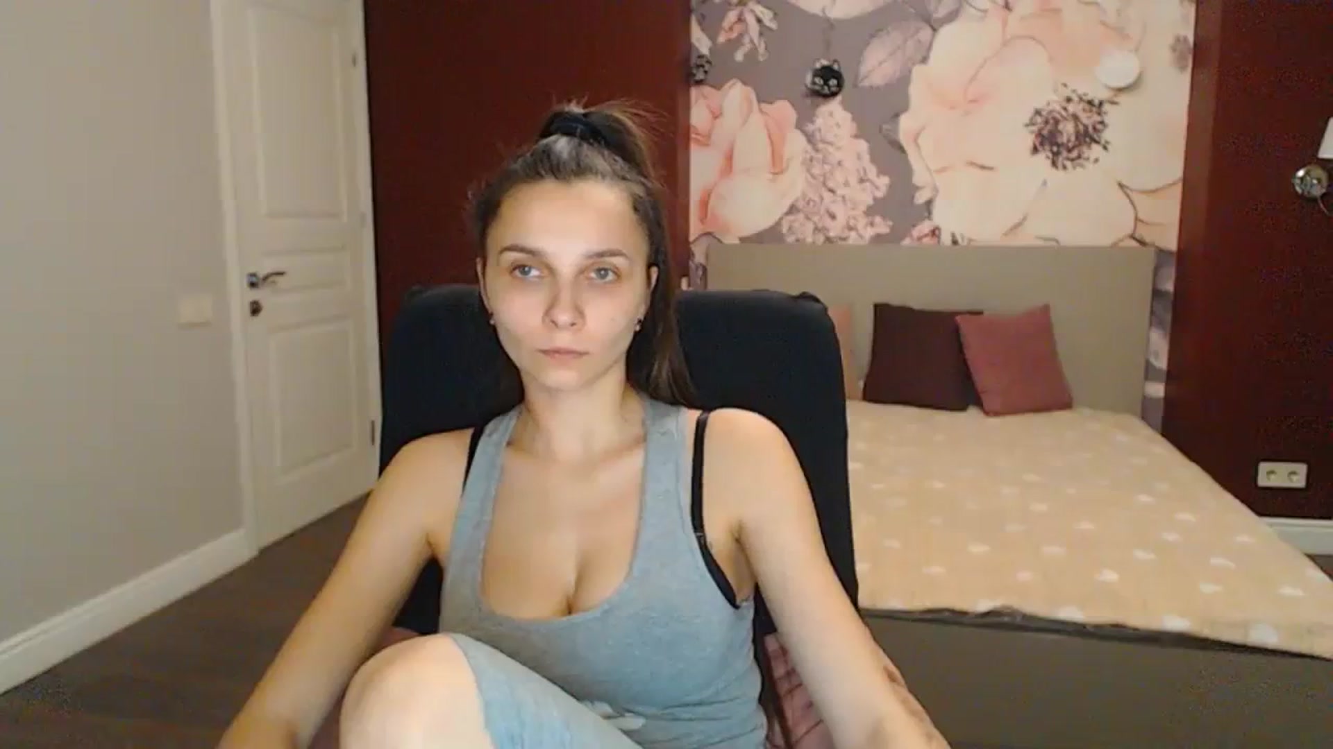 Gallery image thumbnail from Karina_Mils's myfreecams stream on, 02/09/2024, 18:08 image 2 of 20