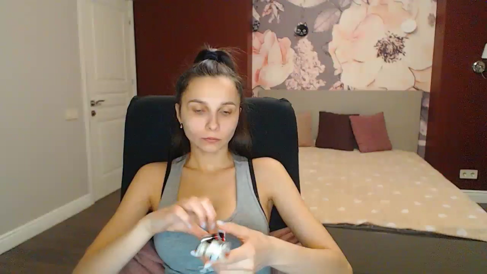 Gallery image thumbnail from Karina_Mils's myfreecams stream on, 02/09/2024, 18:08 image 17 of 20