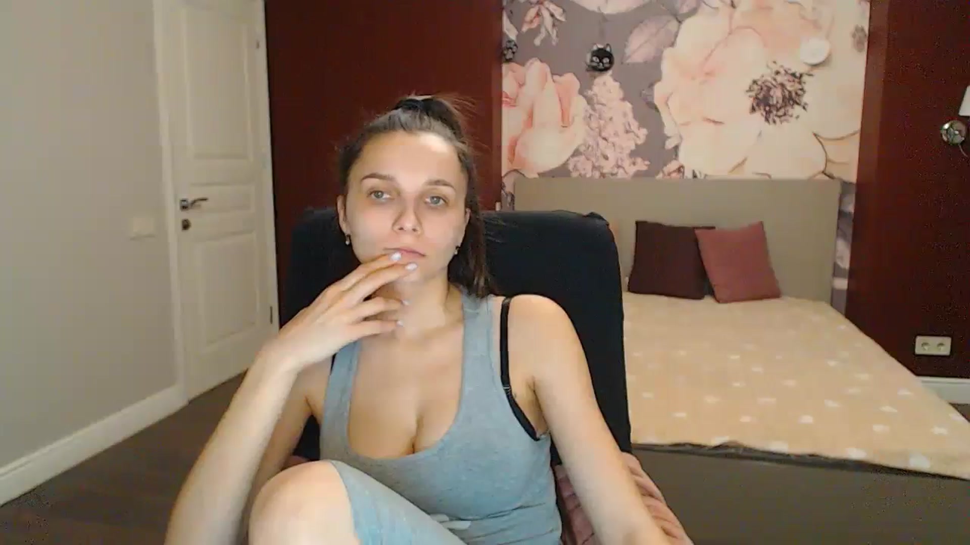 Gallery image thumbnail from Karina_Mils's myfreecams stream on, 02/09/2024, 18:08 image 5 of 20