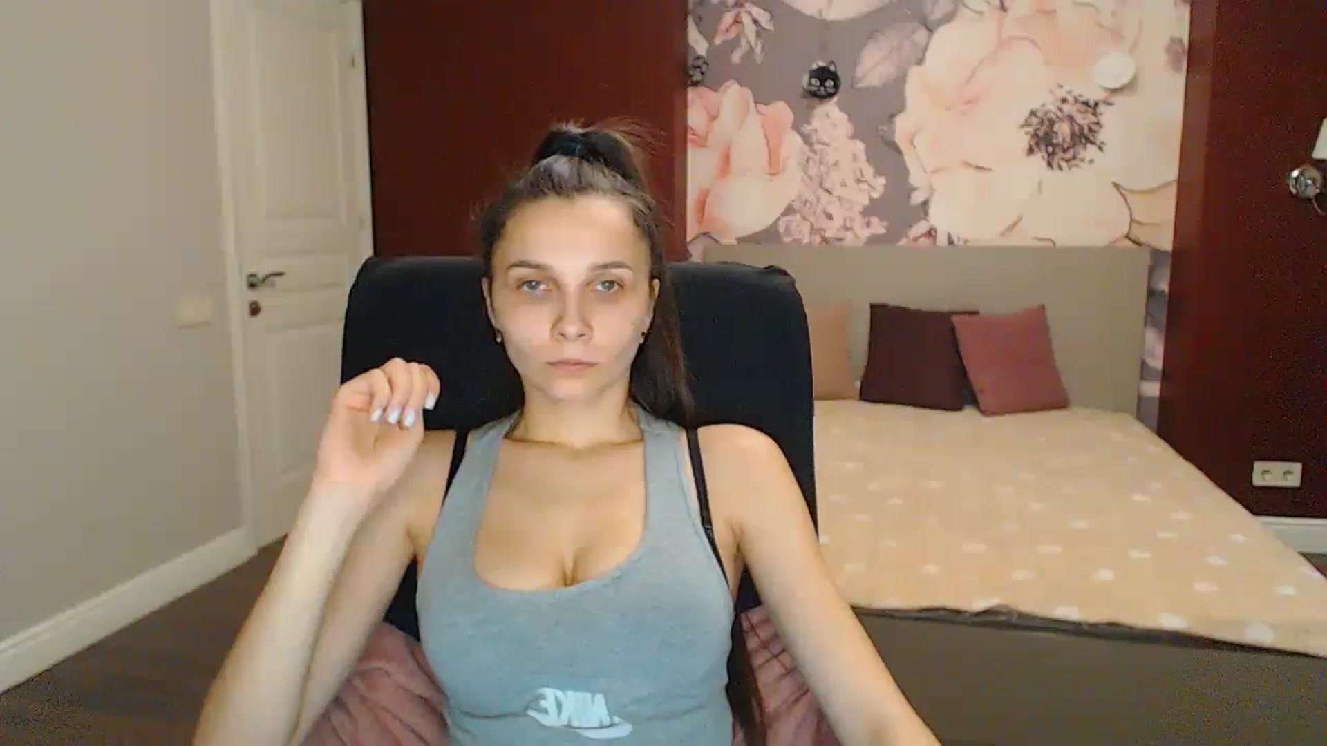 Gallery image thumbnail from Karina_Mils's myfreecams stream on, 02/09/2024, 18:08 image 8 of 20