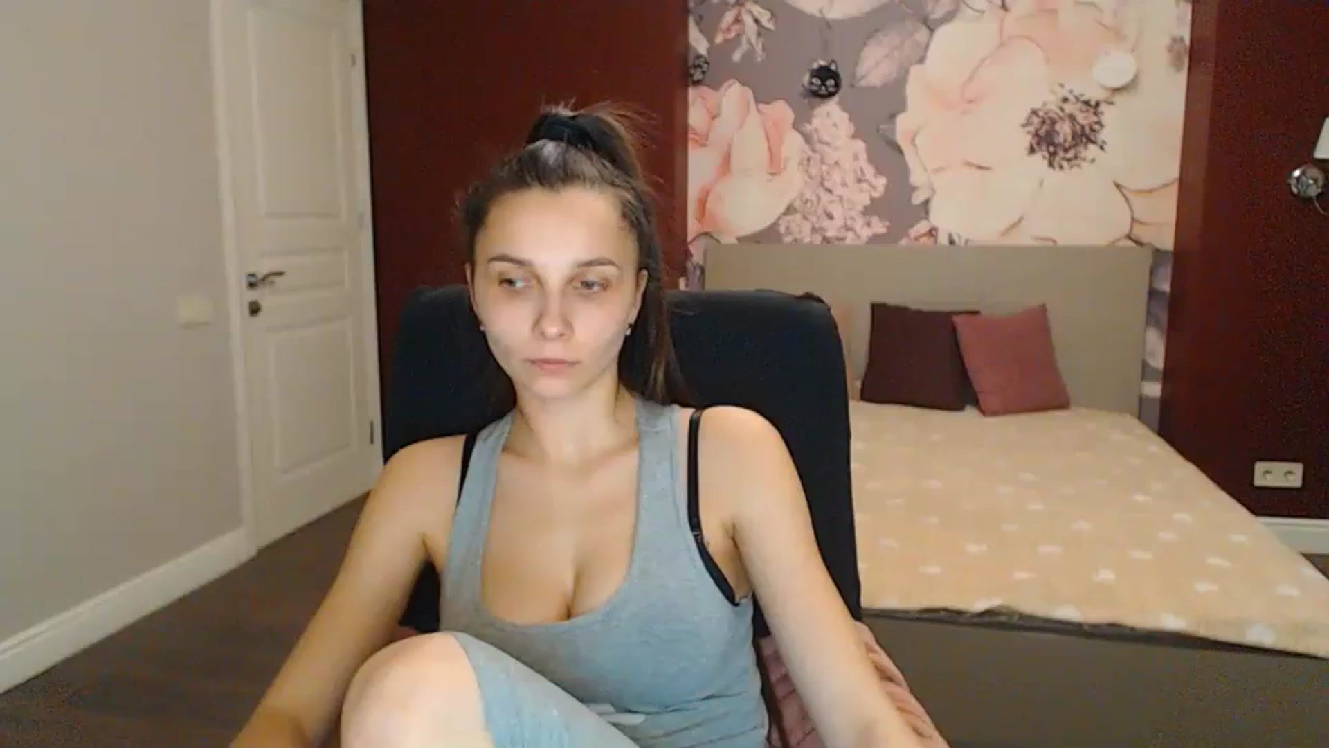 Gallery image thumbnail from Karina_Mils's myfreecams stream on, 02/09/2024, 18:08 image 4 of 20