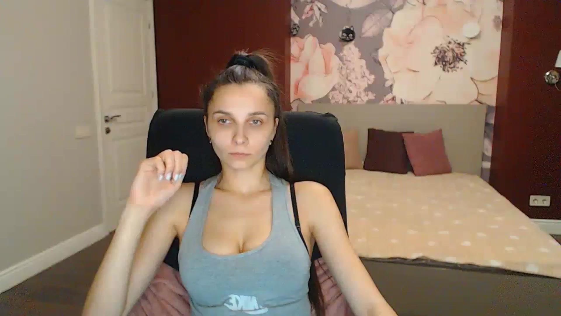 Gallery image thumbnail from Karina_Mils's myfreecams stream on, 02/09/2024, 18:08 image 7 of 20
