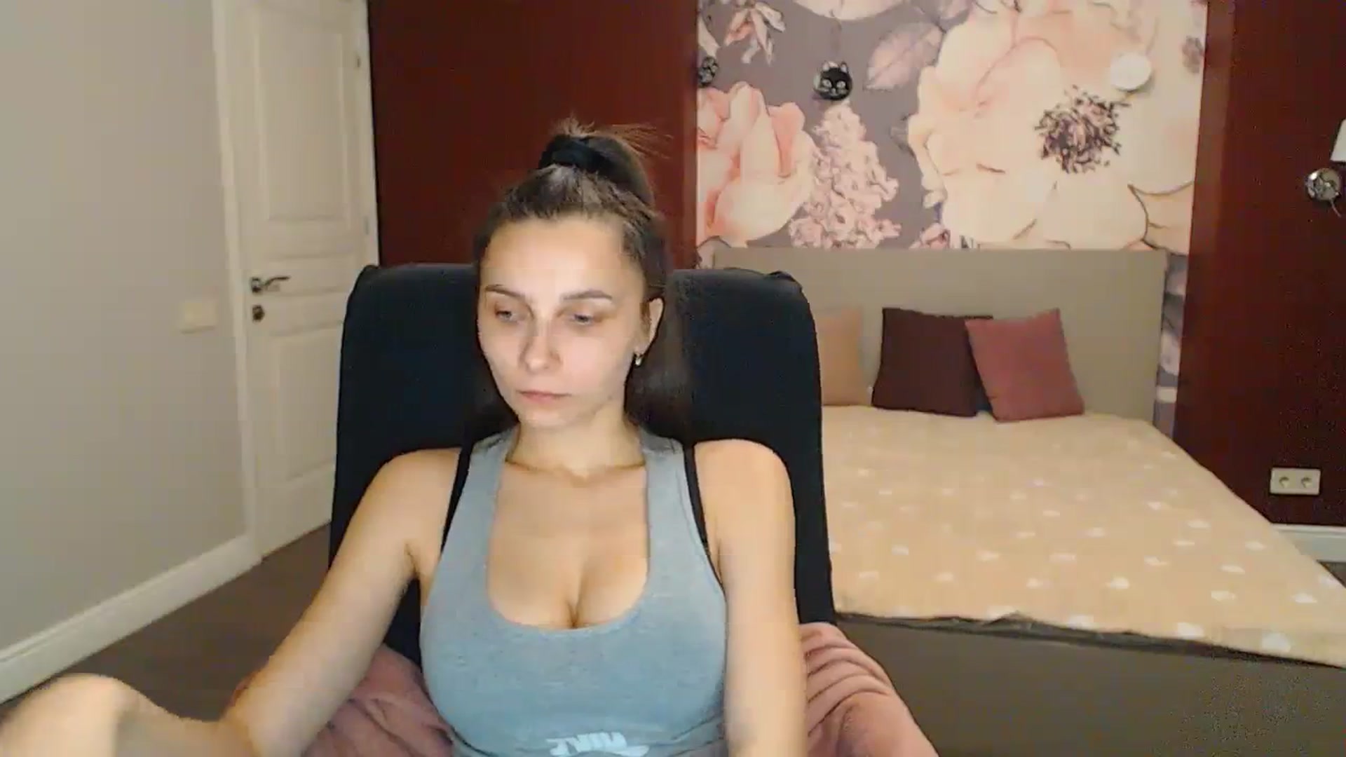 Gallery image thumbnail from Karina_Mils's myfreecams stream on, 02/09/2024, 18:08 image 18 of 20