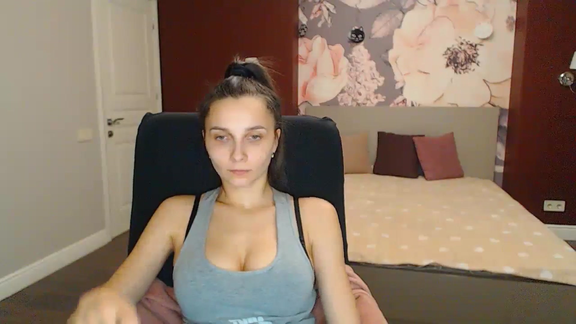 Gallery image thumbnail from Karina_Mils's myfreecams stream on, 02/09/2024, 18:08 image 13 of 20