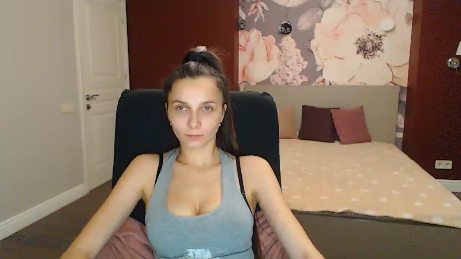 Gallery image thumbnail from Karina_Mils's myfreecams stream on, 02/09/2024, 18:08 image 11 of 20