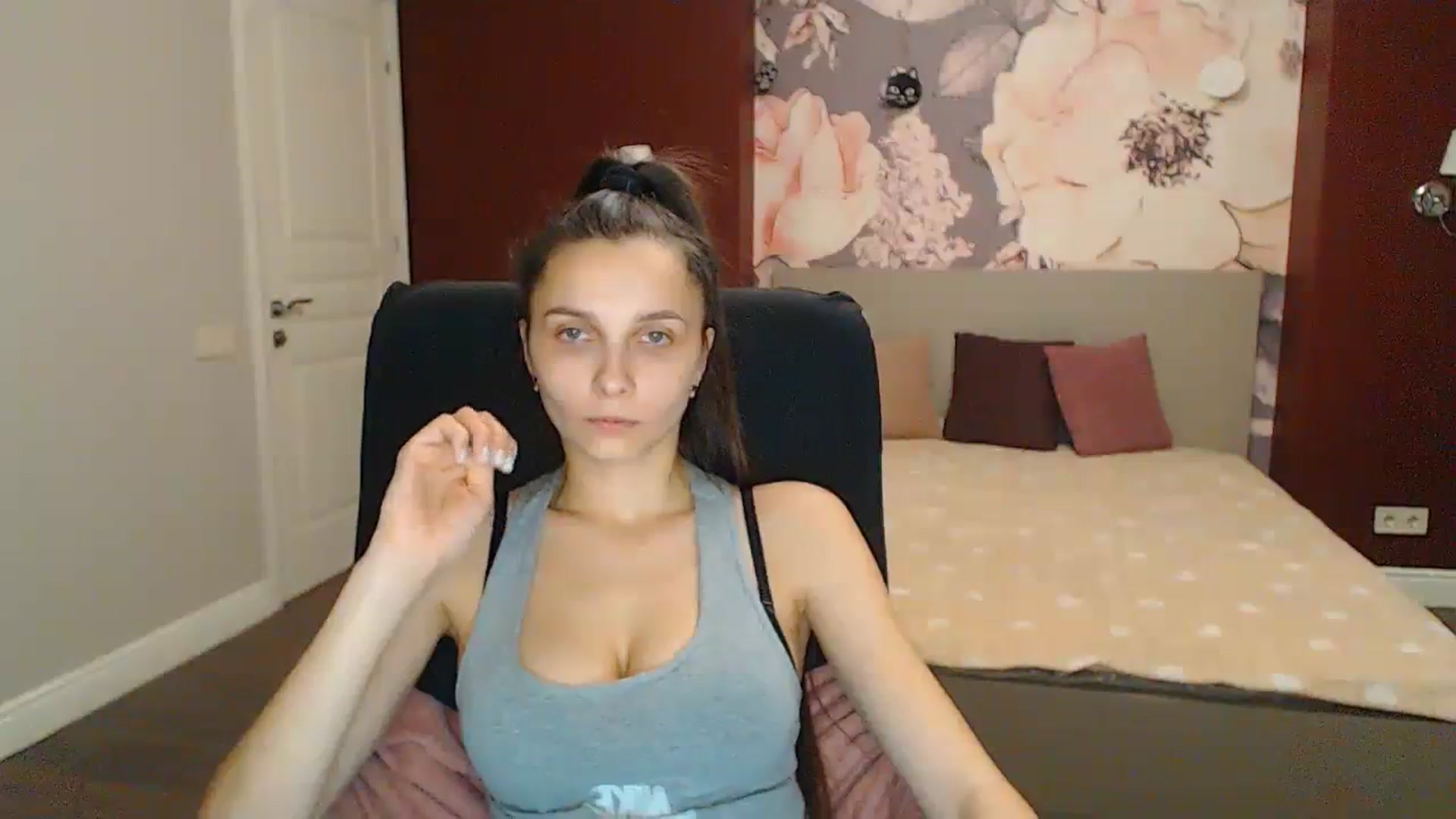 Gallery image thumbnail from Karina_Mils's myfreecams stream on, 02/09/2024, 18:08 image 9 of 20