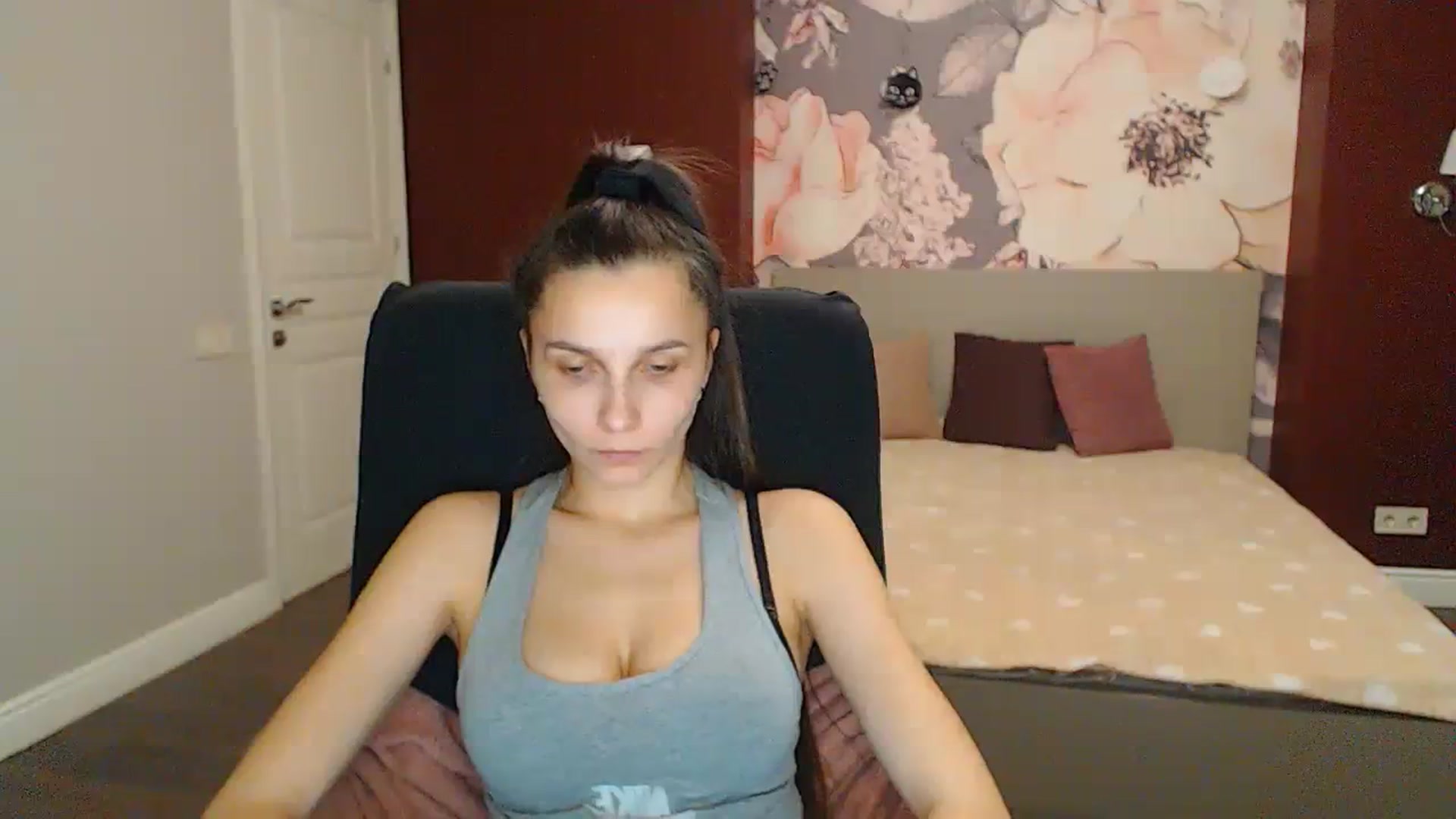 Gallery image thumbnail from Karina_Mils's myfreecams stream on, 02/09/2024, 18:08 image 10 of 20