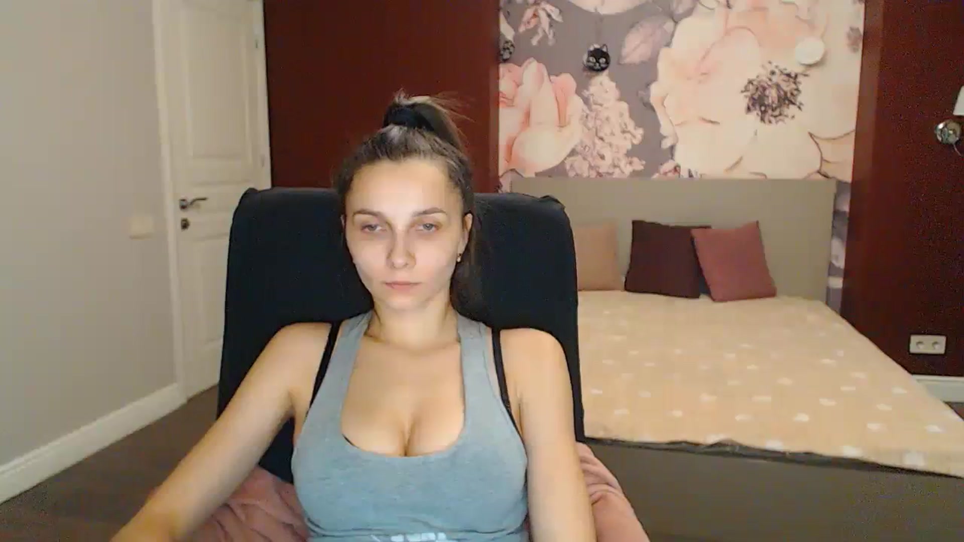 Gallery image thumbnail from Karina_Mils's myfreecams stream on, 02/09/2024, 18:08 image 12 of 20