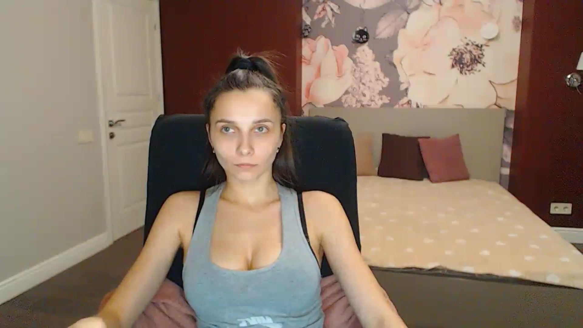 Gallery image thumbnail from Karina_Mils's myfreecams stream on, 02/09/2024, 18:08 image 16 of 20