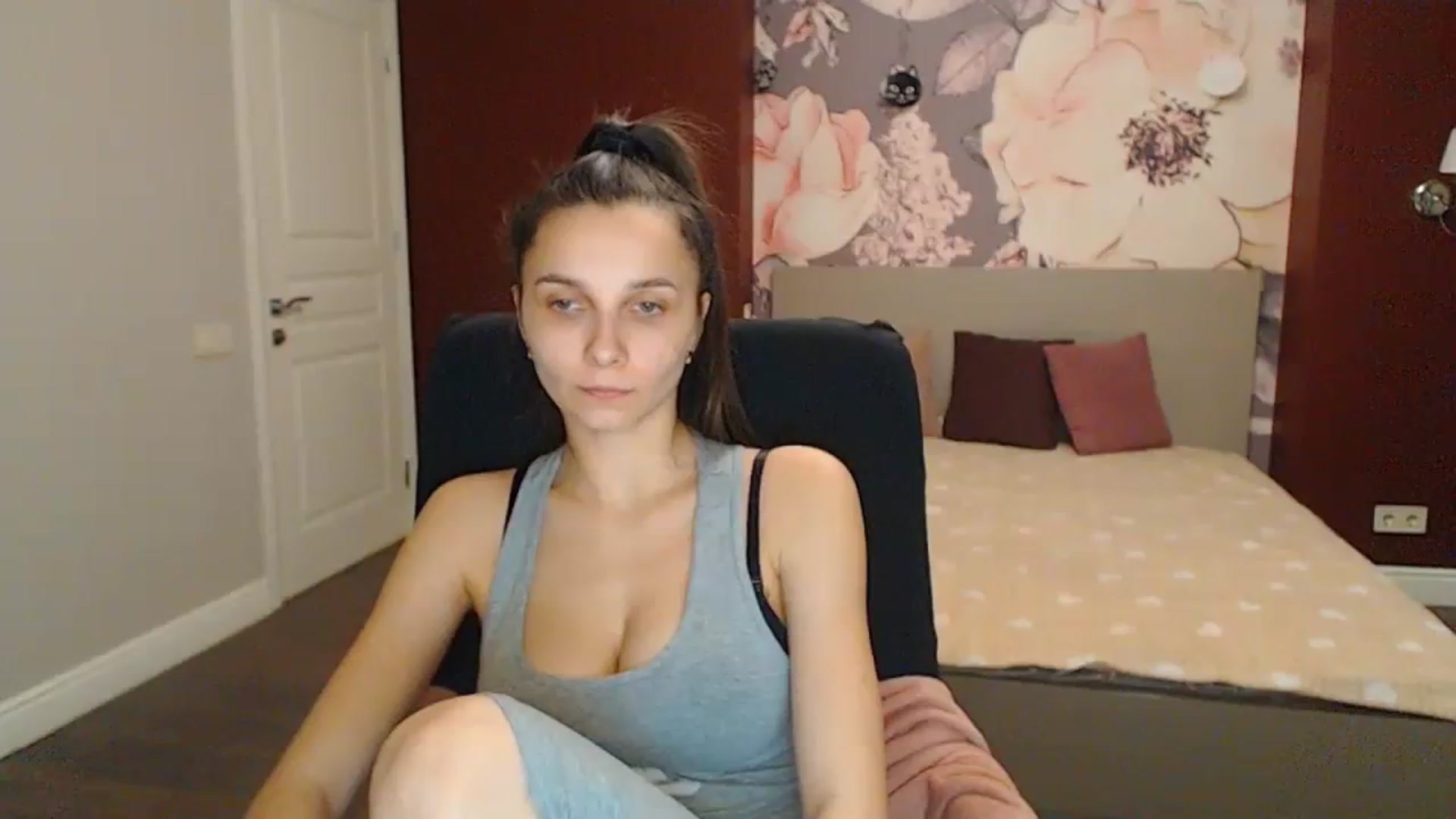 Gallery image thumbnail from Karina_Mils's myfreecams stream on, 02/09/2024, 18:08 image 3 of 20