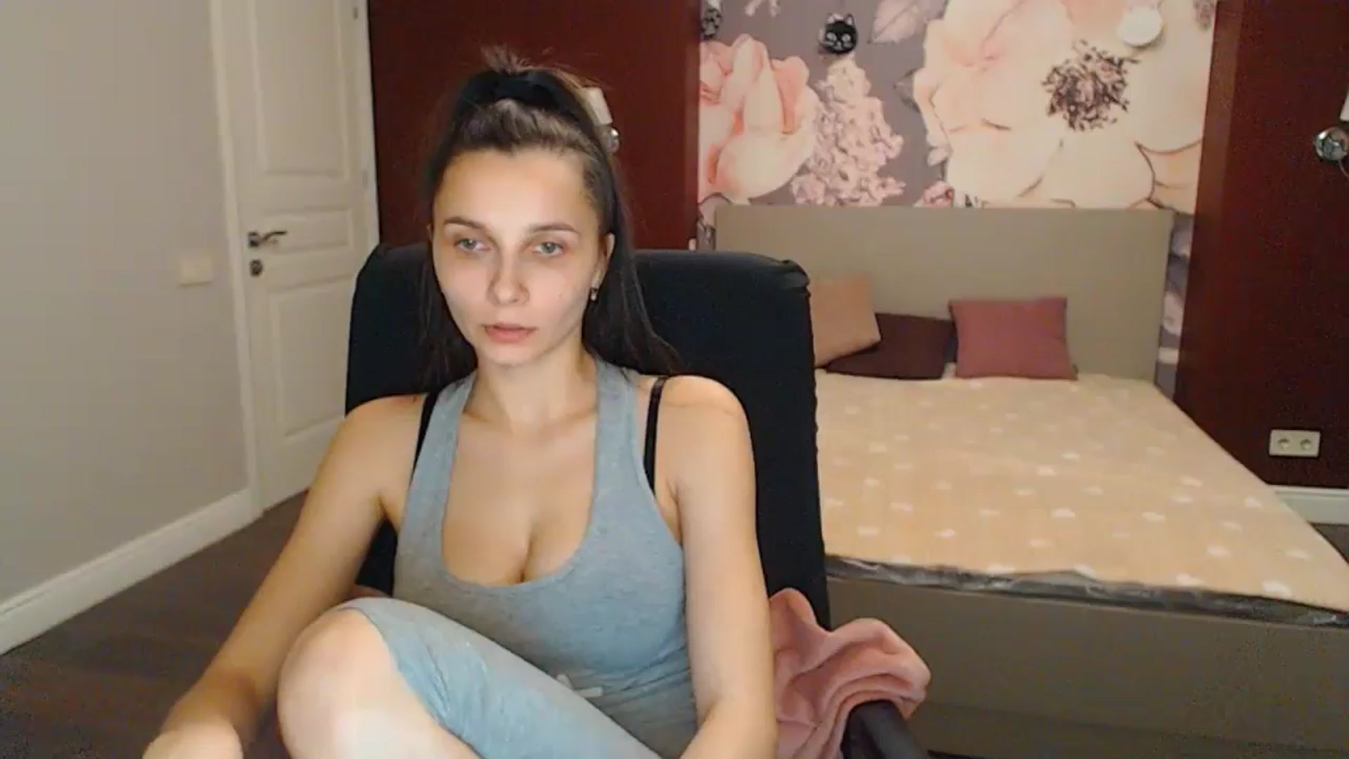 Gallery image thumbnail from Karina_Mils's myfreecams stream on, 02/10/2024, 20:59 image 13 of 20