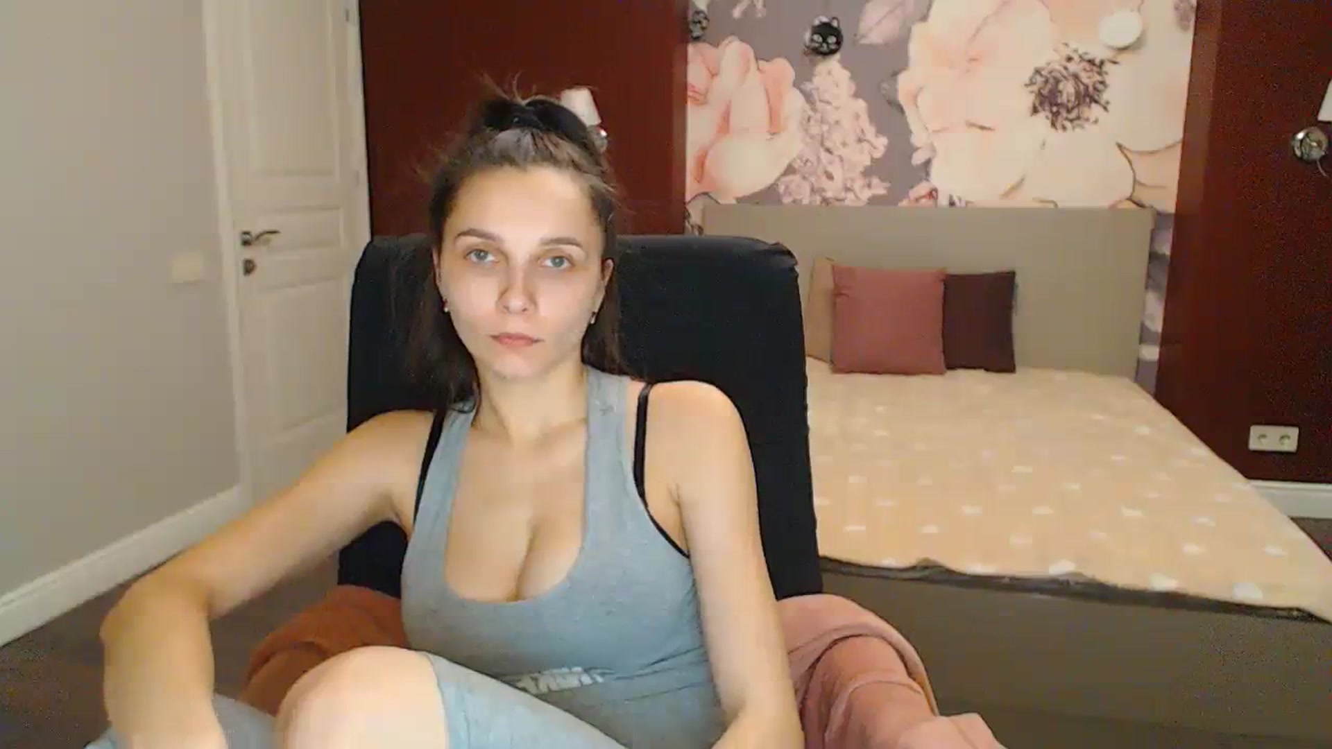 Gallery image thumbnail from Karina_Mils's myfreecams stream on, 02/11/2024, 17:20 image 6 of 20