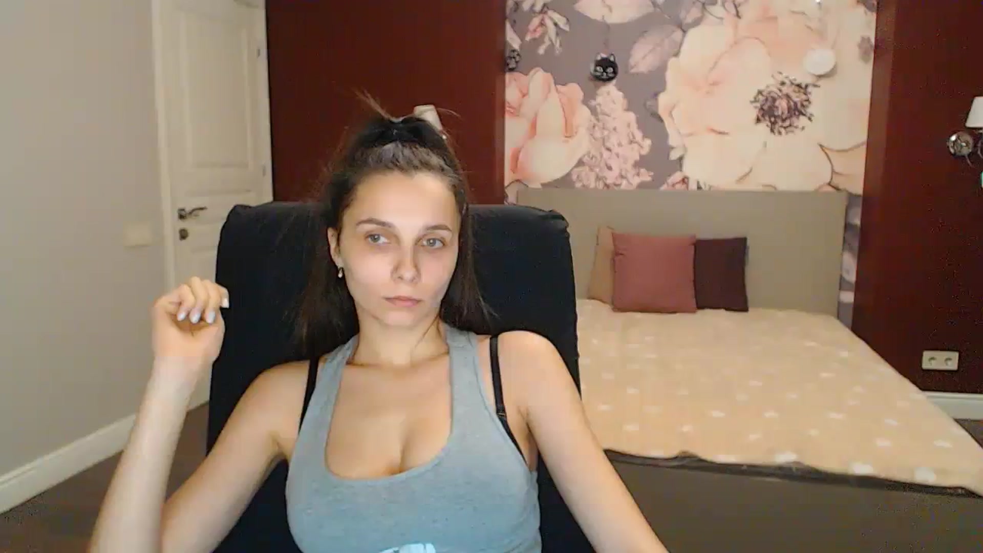 Gallery image thumbnail from Karina_Mils's myfreecams stream on, 02/11/2024, 20:28 image 17 of 20