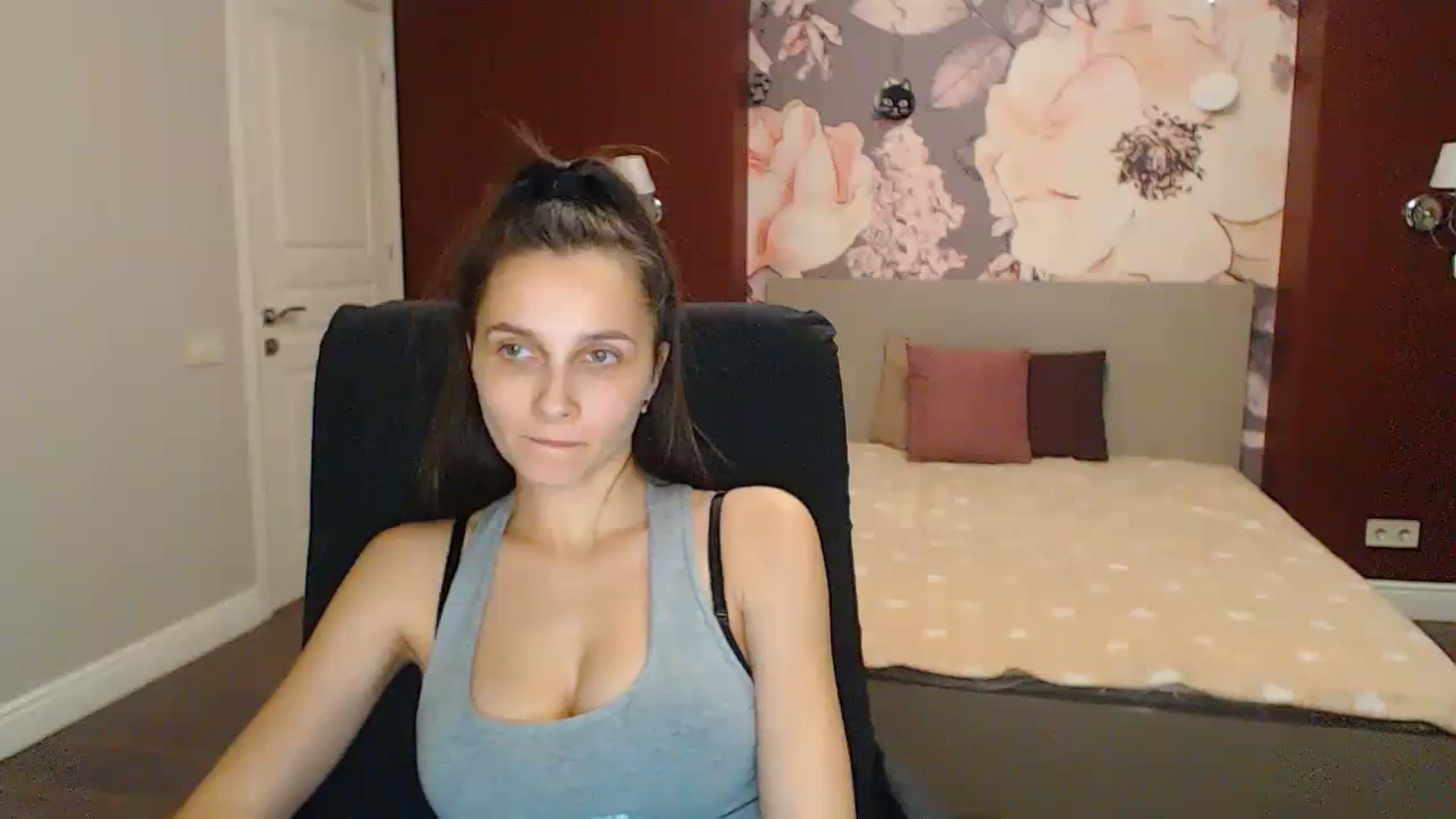 Gallery image thumbnail from Karina_Mils's myfreecams stream on, 02/11/2024, 20:28 image 14 of 20