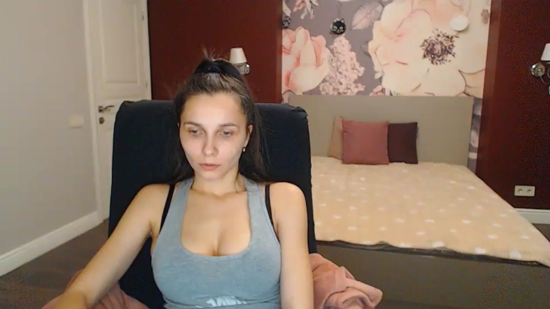 Gallery image thumbnail from Karina_Mils's myfreecams stream on, 02/11/2024, 20:28 image 1 of 20
