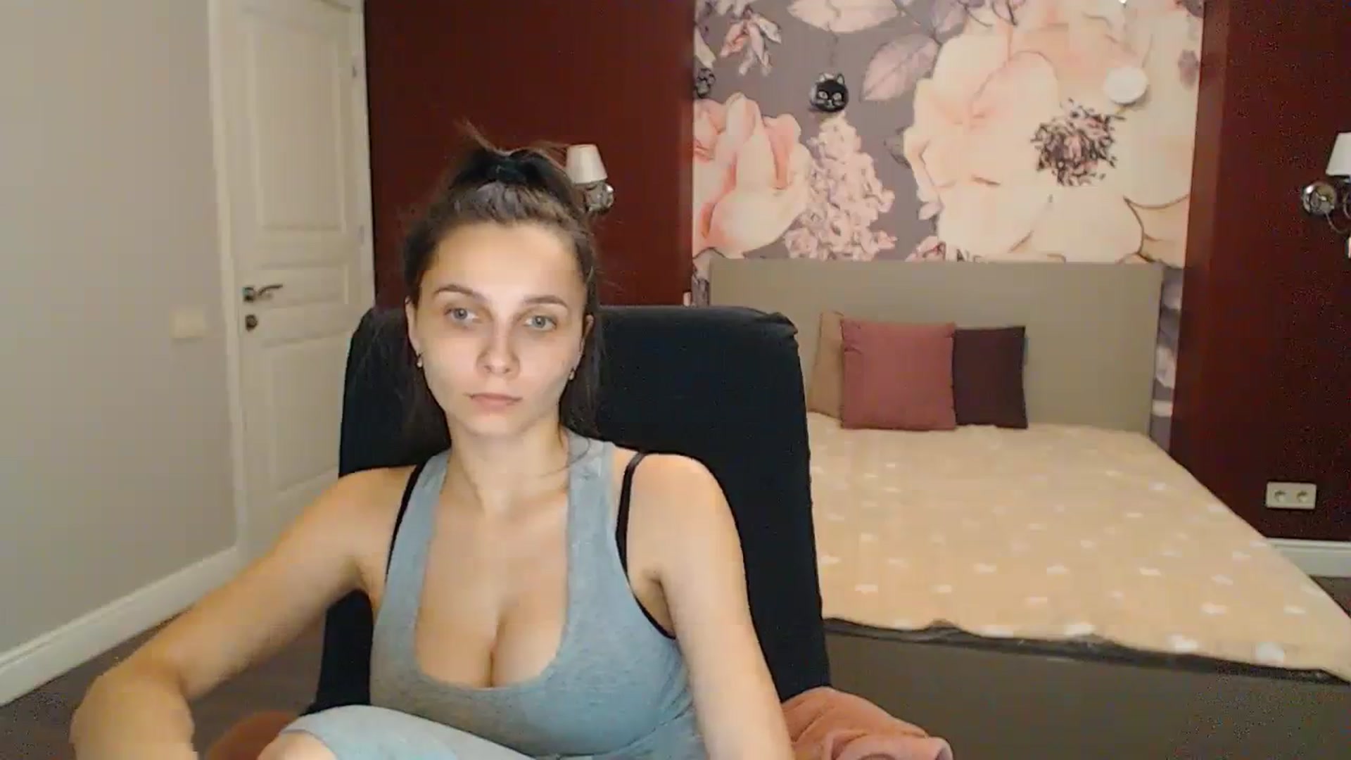 Gallery image thumbnail from Karina_Mils's myfreecams stream on, 02/11/2024, 20:28 image 6 of 20