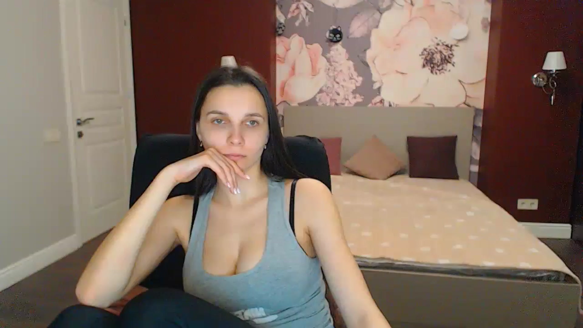 Gallery image thumbnail from Karina_Mils's myfreecams stream on, 02/16/2024, 07:41 image 13 of 20