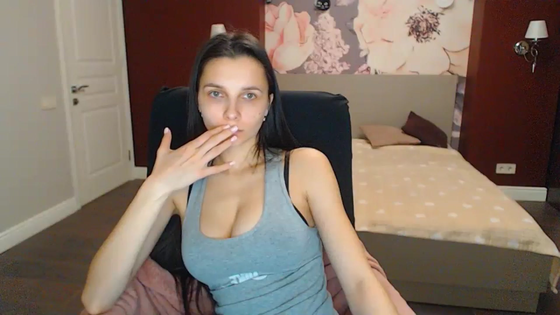 Gallery image thumbnail from Karina_Mils's myfreecams stream on, 02/16/2024, 16:54 image 12 of 20