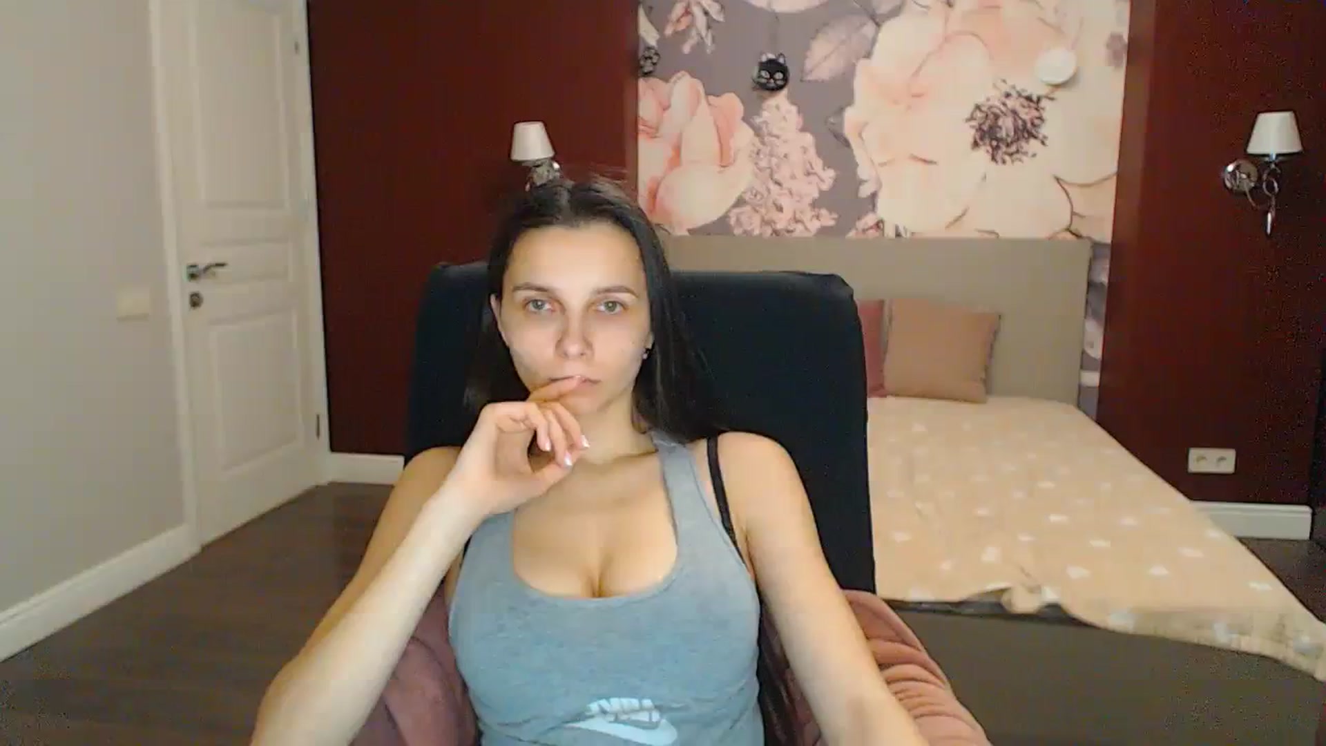 Gallery image thumbnail from Karina_Mils's myfreecams stream on, 02/17/2024, 18:05 image 5 of 20