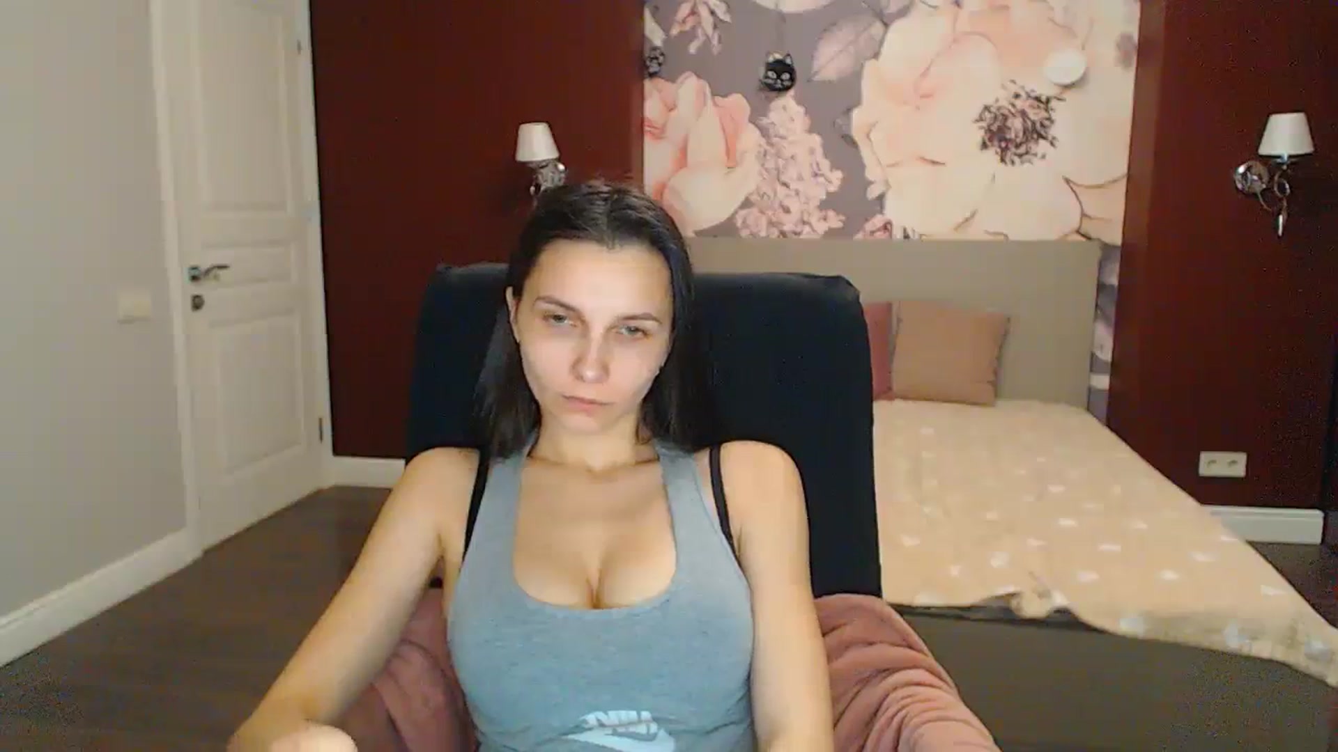 Gallery image thumbnail from Karina_Mils's myfreecams stream on, 02/17/2024, 18:05 image 8 of 20