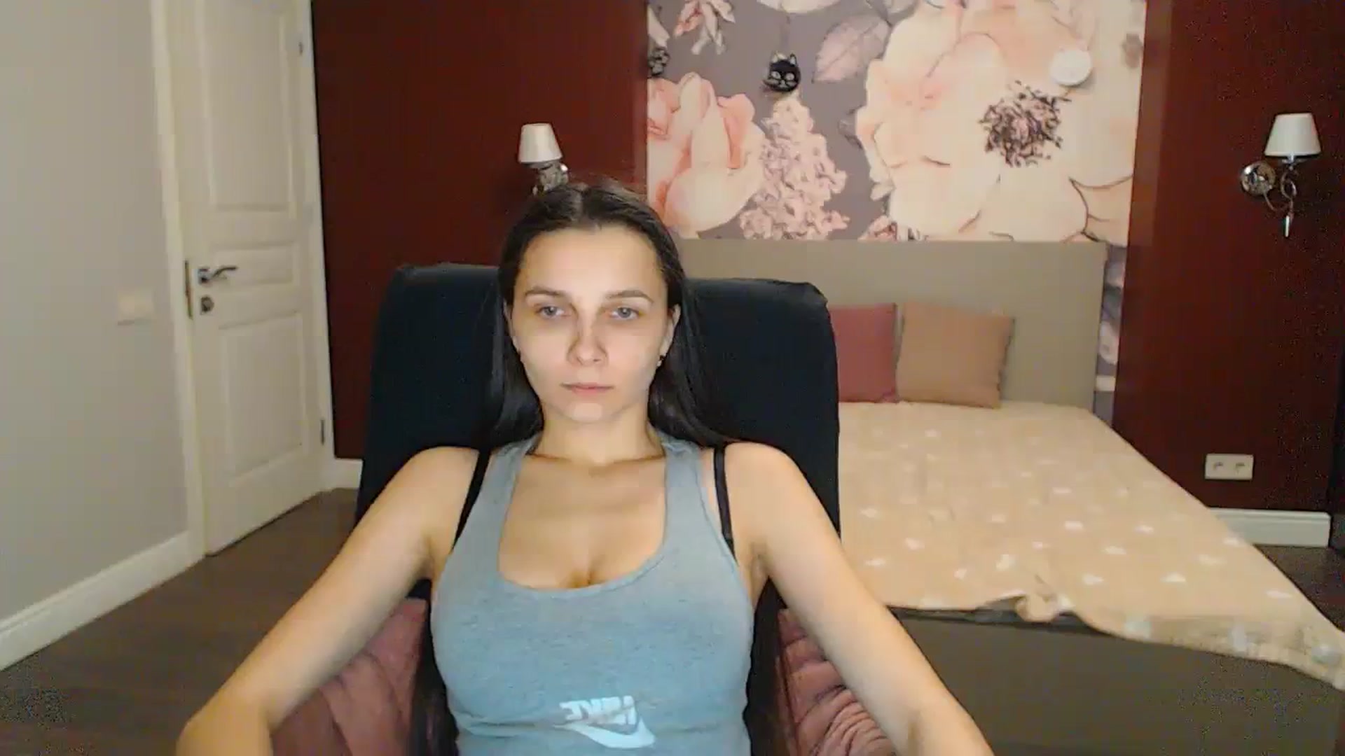 Gallery image thumbnail from Karina_Mils's myfreecams stream on, 02/17/2024, 18:05 image 14 of 20