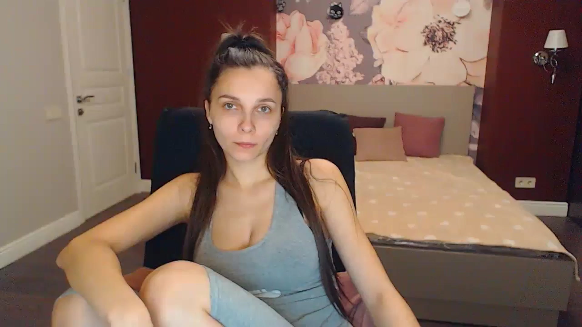 Gallery image thumbnail from Karina_Mils's myfreecams stream on, 02/23/2024, 18:00 image 1 of 20