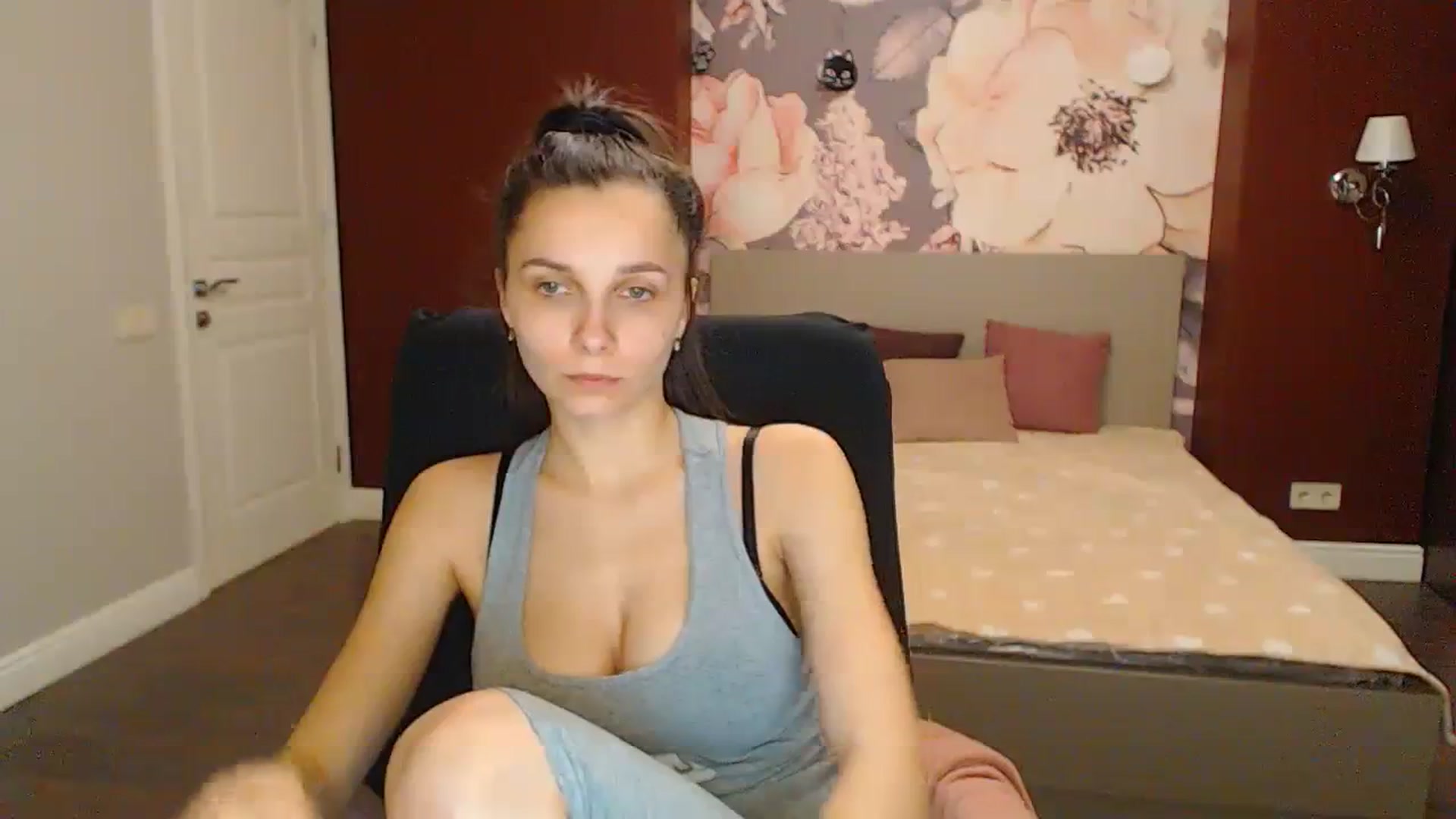 Gallery image thumbnail from Karina_Mils's myfreecams stream on, 02/23/2024, 18:00 image 16 of 20