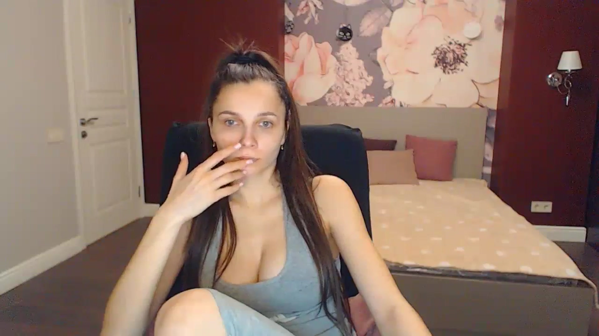 Gallery image thumbnail from Karina_Mils's myfreecams stream on, 02/23/2024, 18:00 image 3 of 20