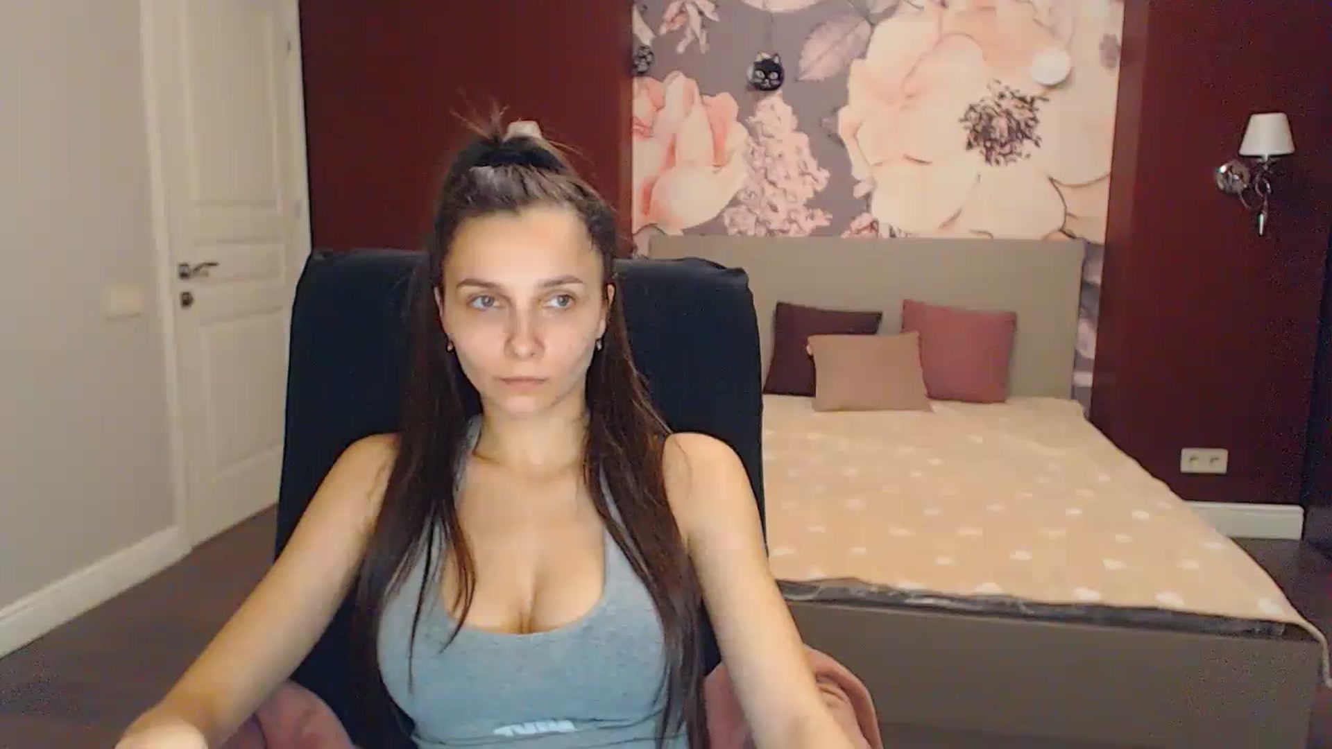 Gallery image thumbnail from Karina_Mils's myfreecams stream on, 02/23/2024, 18:00 image 14 of 20