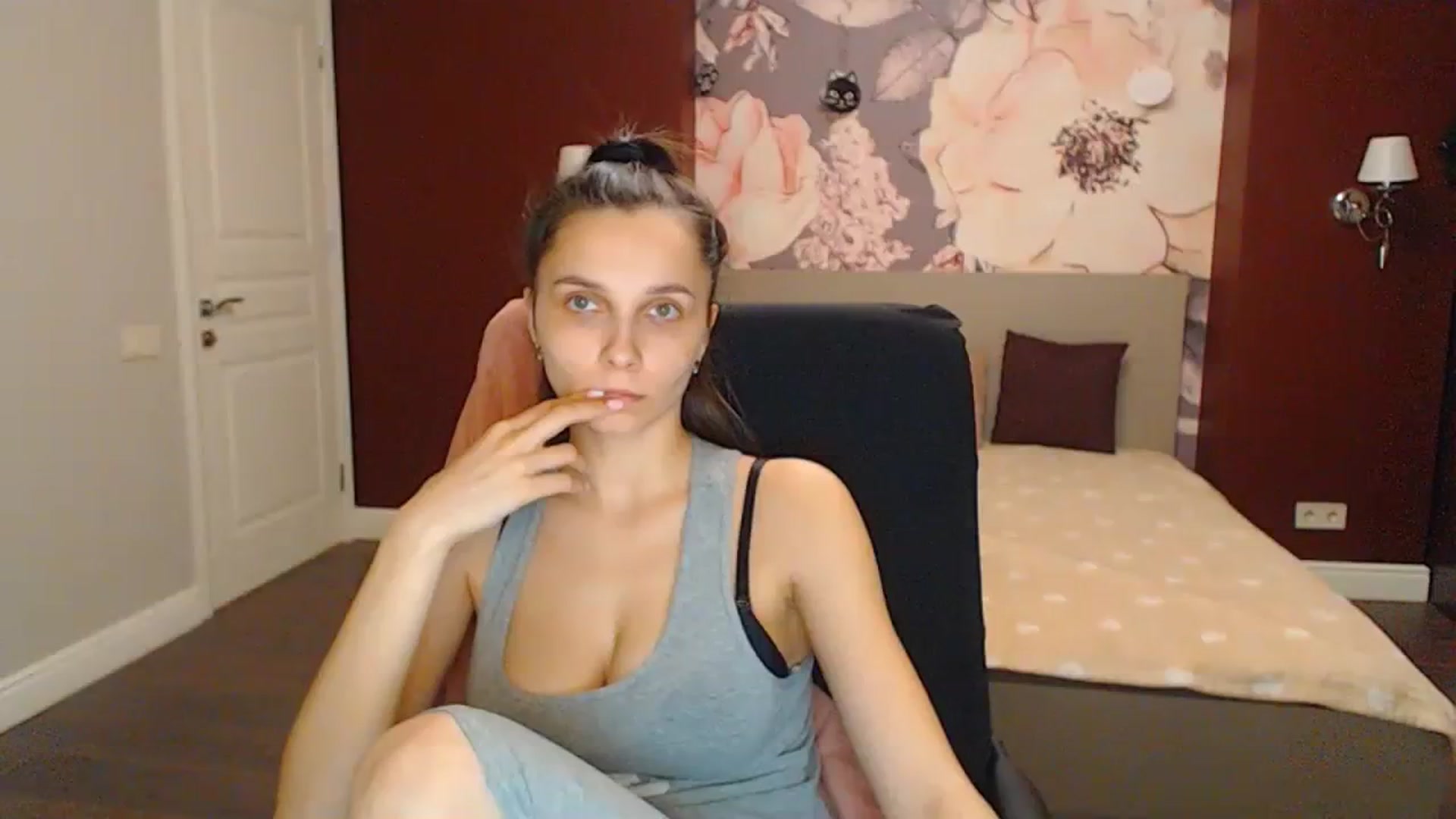 Gallery image thumbnail from Karina_Mils's myfreecams stream on, 02/24/2024, 21:14 image 14 of 20