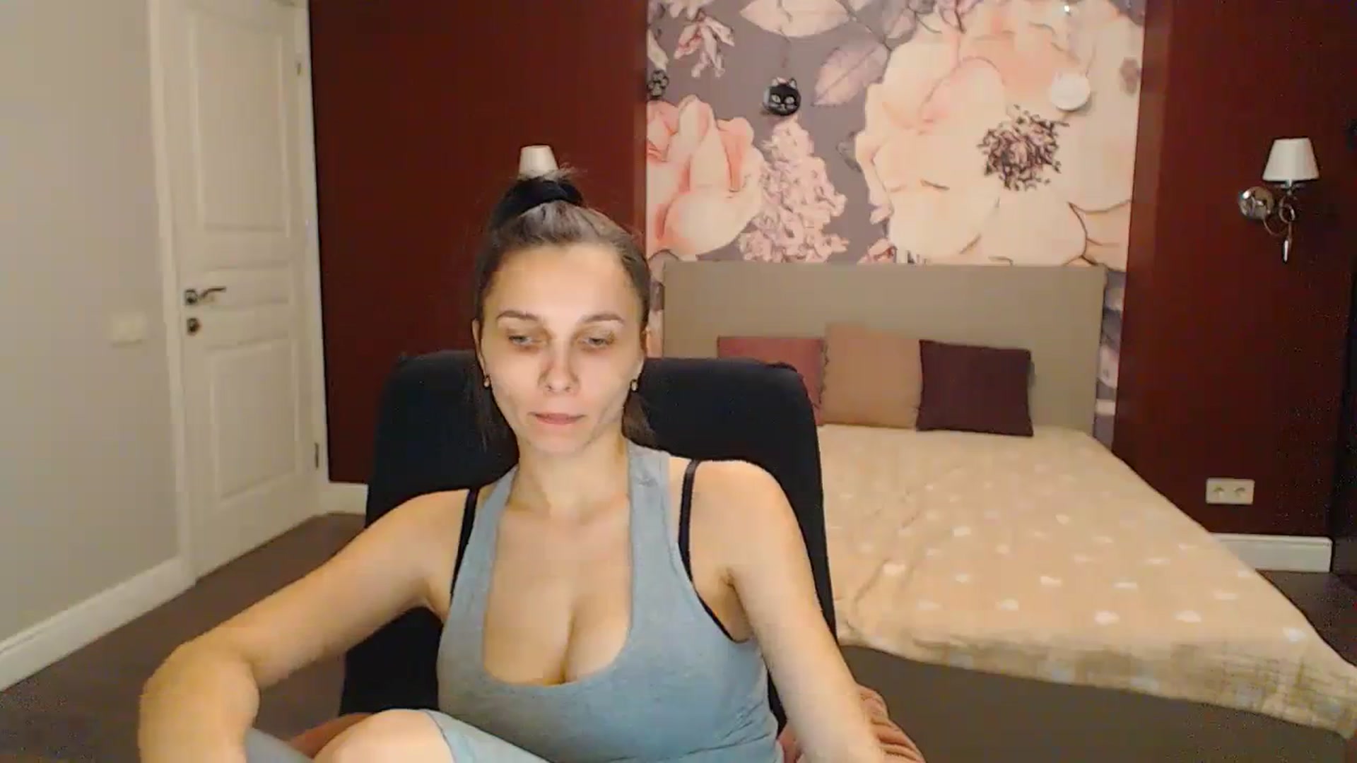 Gallery image thumbnail from Karina_Mils's myfreecams stream on, 02/25/2024, 19:49 image 9 of 20