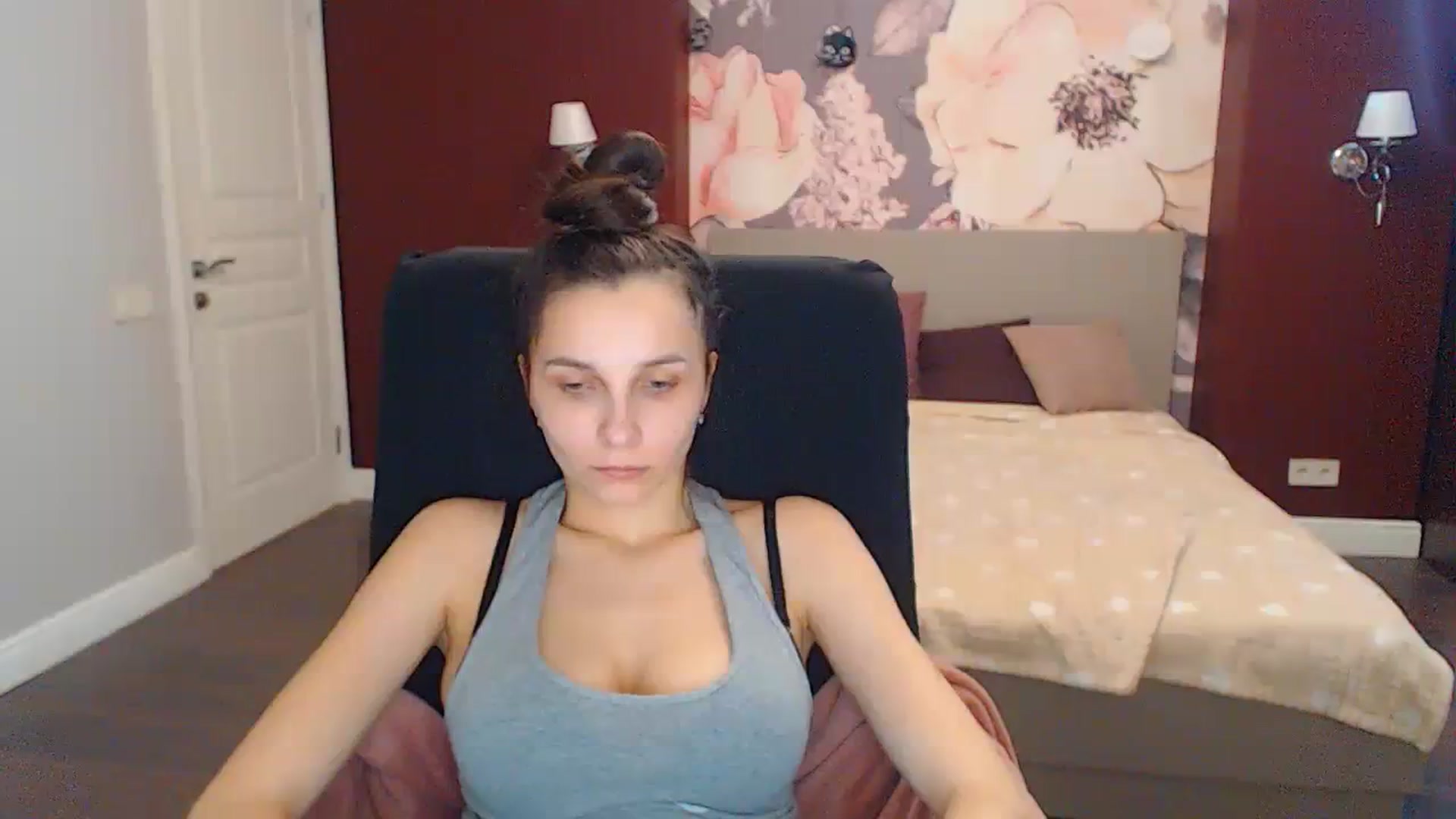 Gallery image thumbnail from Karina_Mils's myfreecams stream on, 02/26/2024, 11:01 image 10 of 20