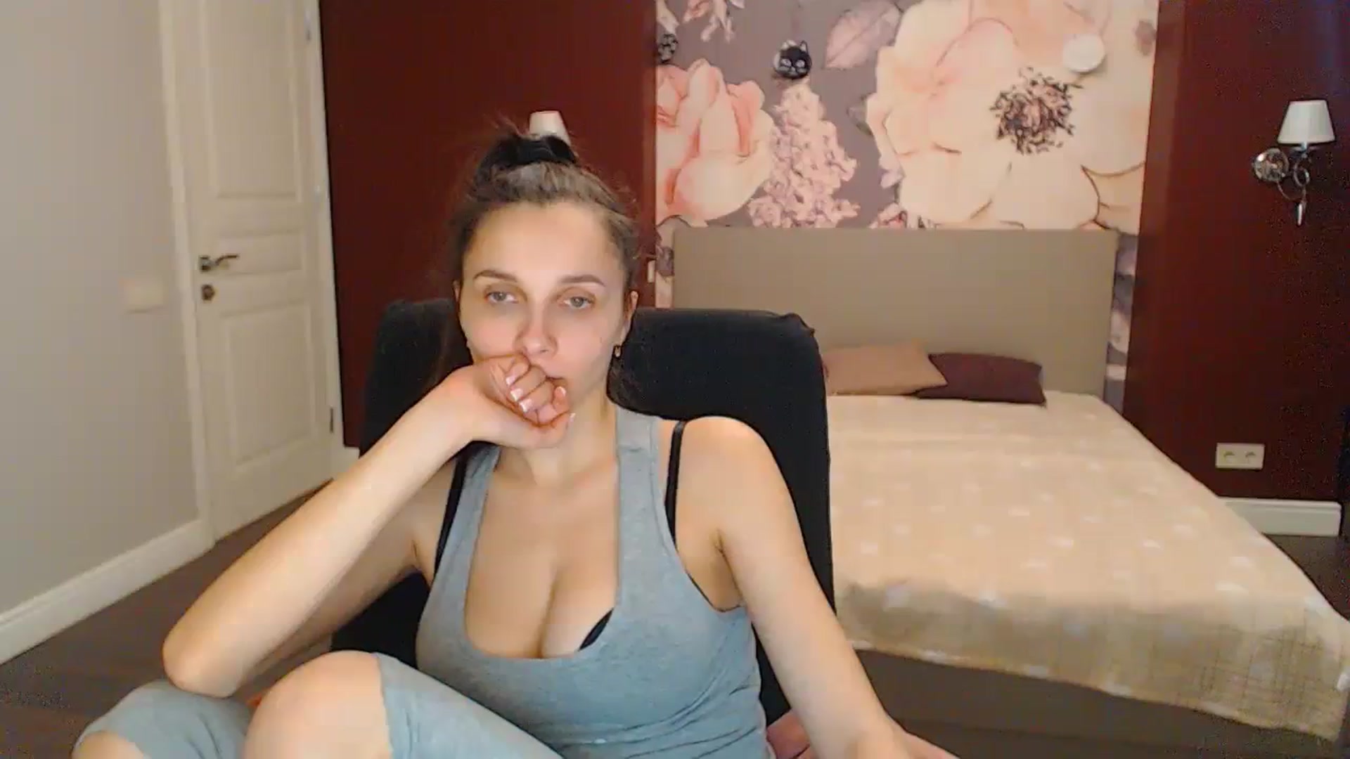 Gallery image thumbnail from Karina_Mils's myfreecams stream on, 02/29/2024, 09:49 image 7 of 20