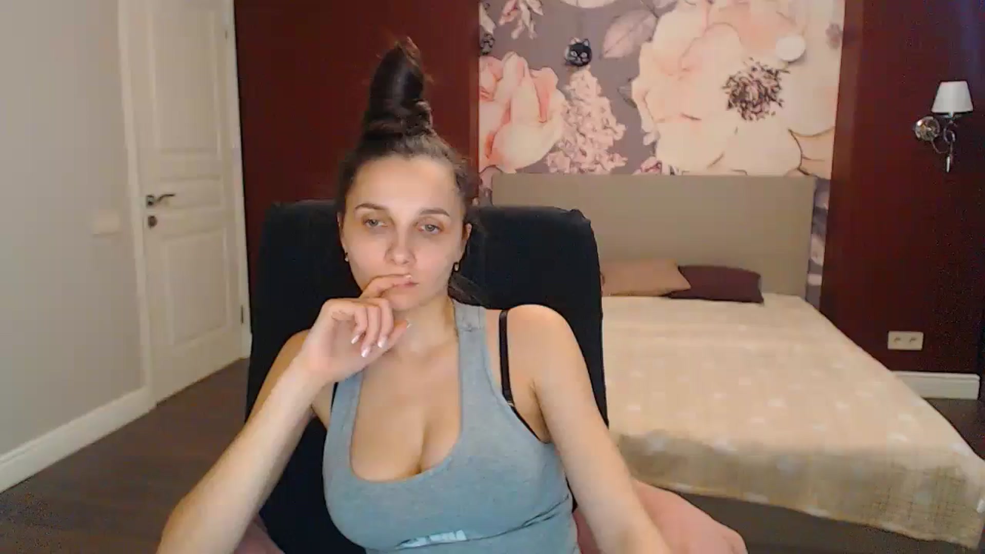Gallery image thumbnail from Karina_Mils's myfreecams stream on, 02/29/2024, 09:49 image 18 of 20