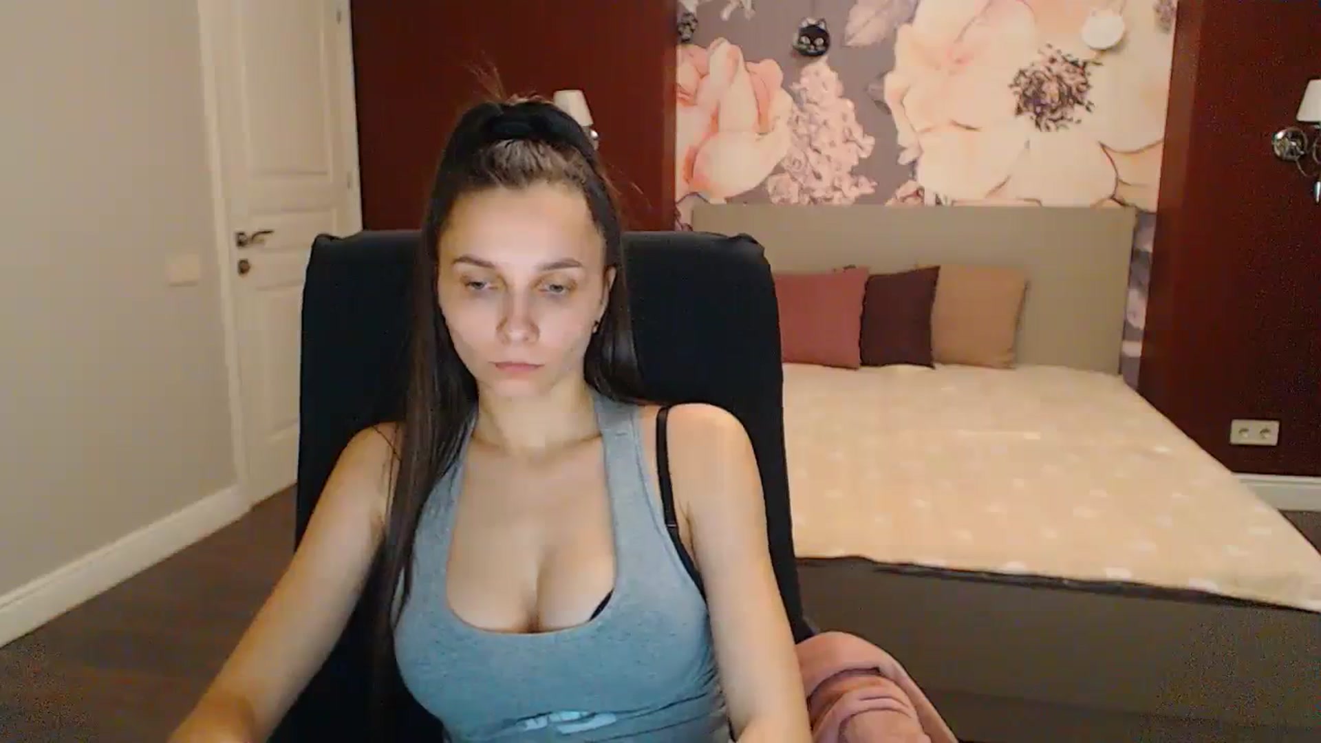 Gallery image thumbnail from Karina_Mils's myfreecams stream on, 03/02/2024, 17:32 image 13 of 20