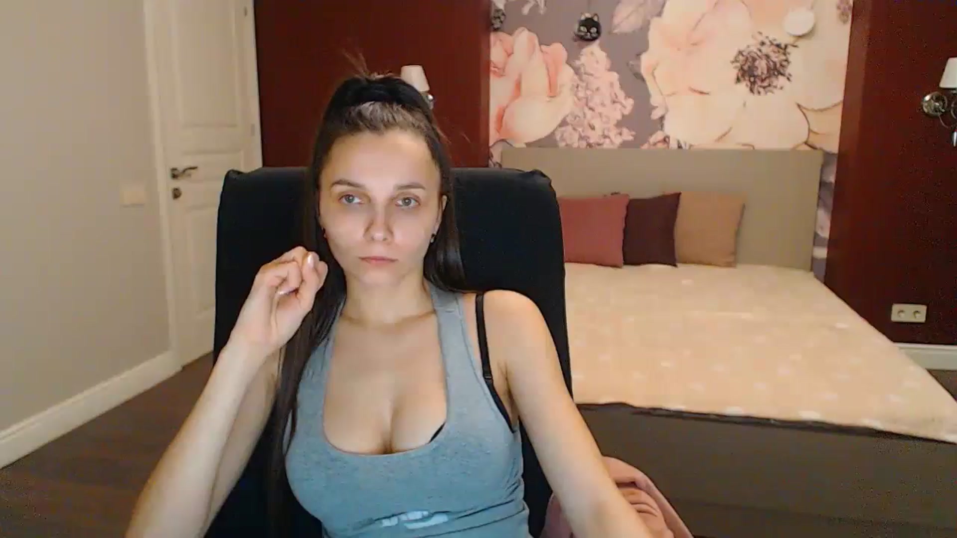 Gallery image thumbnail from Karina_Mils's myfreecams stream on, 03/02/2024, 17:32 image 15 of 20